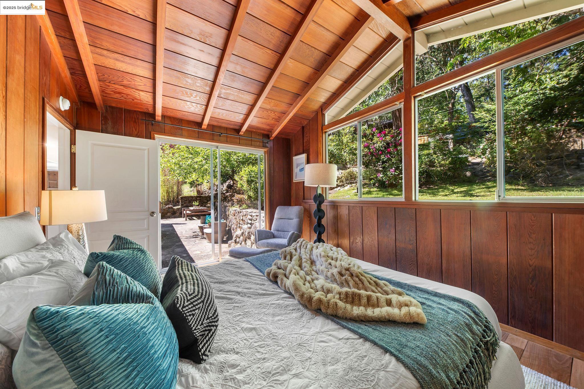 Detail Gallery Image 21 of 38 For 1019 Los Trancos Rd, Portola Valley,  CA 94028 - 3 Beds | 1/1 Baths