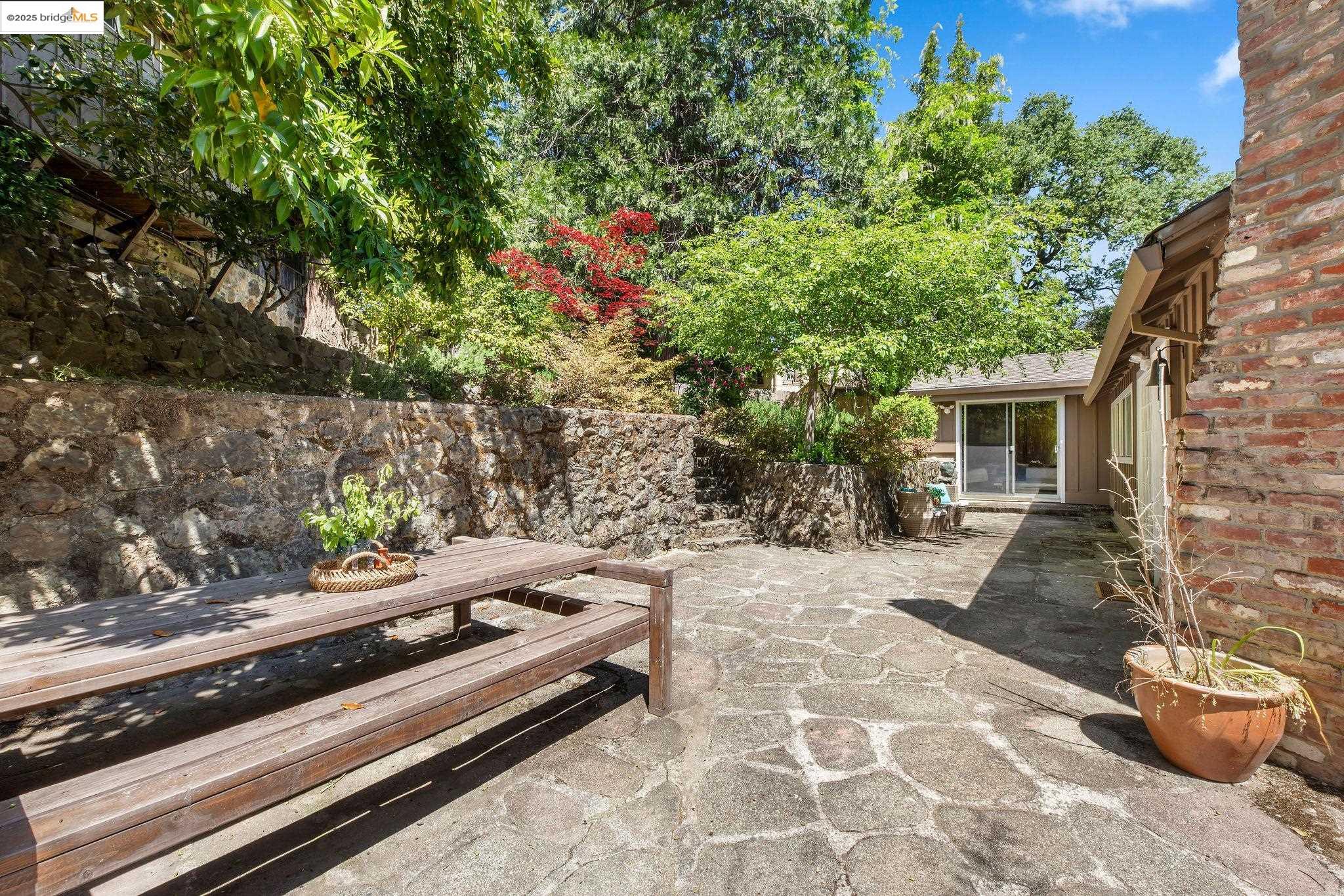 Detail Gallery Image 24 of 38 For 1019 Los Trancos Rd, Portola Valley,  CA 94028 - 3 Beds | 1/1 Baths