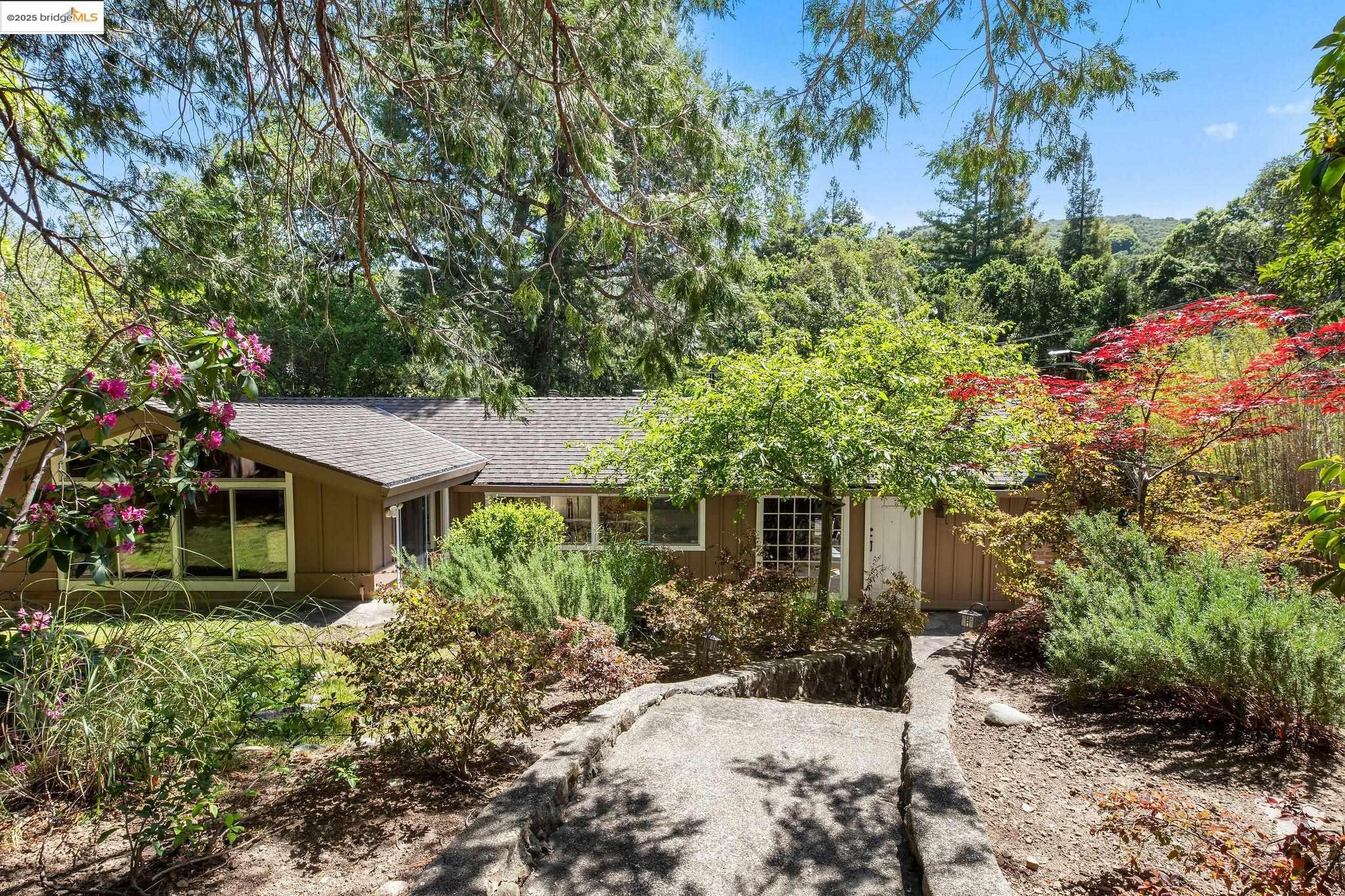 Detail Gallery Image 27 of 38 For 1019 Los Trancos Rd, Portola Valley,  CA 94028 - 3 Beds | 1/1 Baths