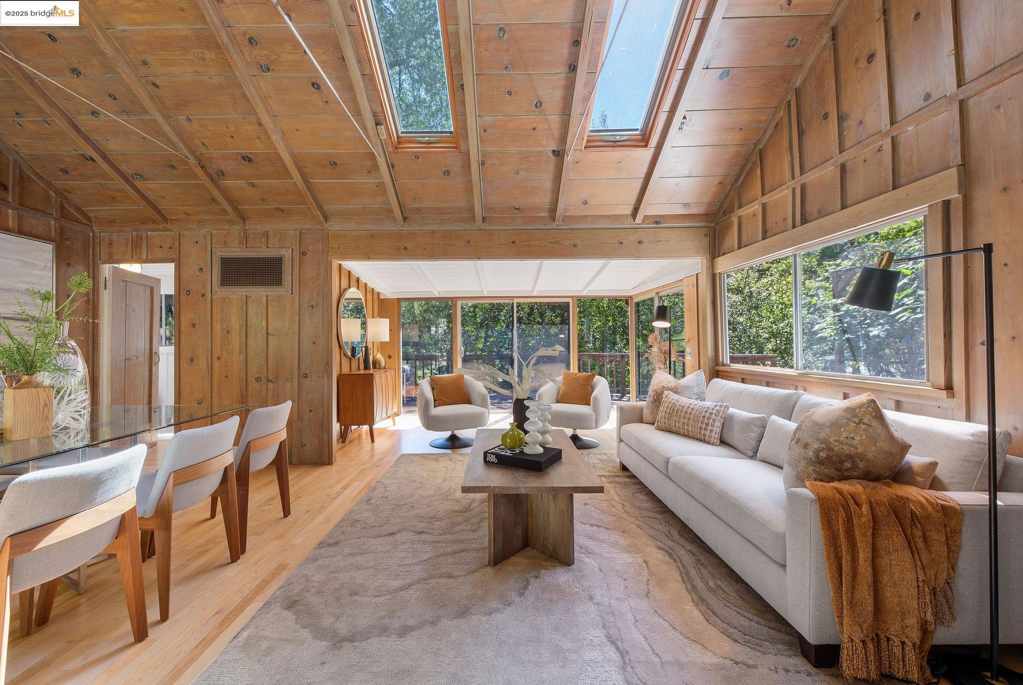 Detail Gallery Image 4 of 38 For 1019 Los Trancos Rd, Portola Valley,  CA 94028 - 3 Beds | 1/1 Baths