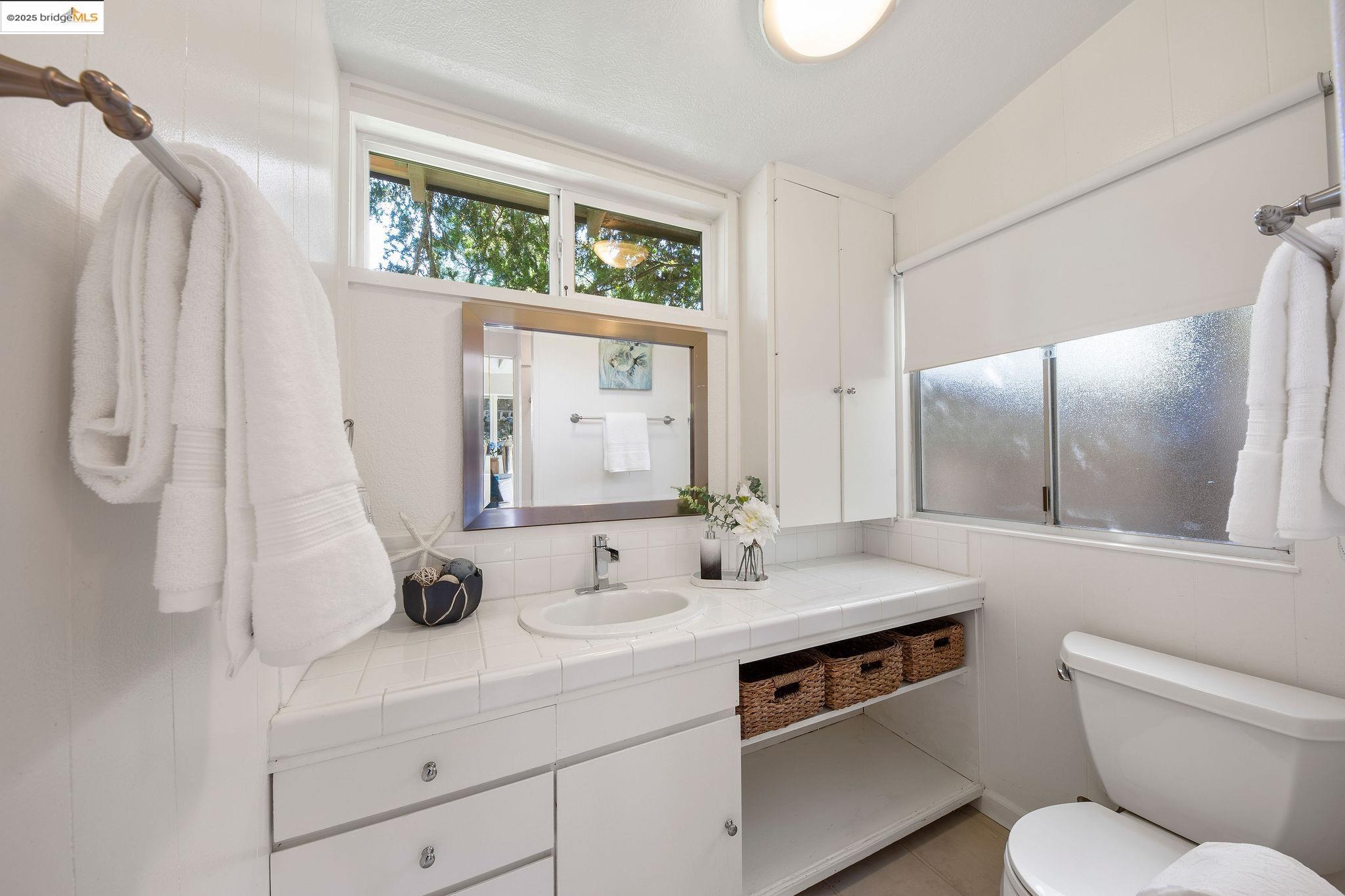 Detail Gallery Image 34 of 38 For 1019 Los Trancos Rd, Portola Valley,  CA 94028 - 3 Beds | 1/1 Baths