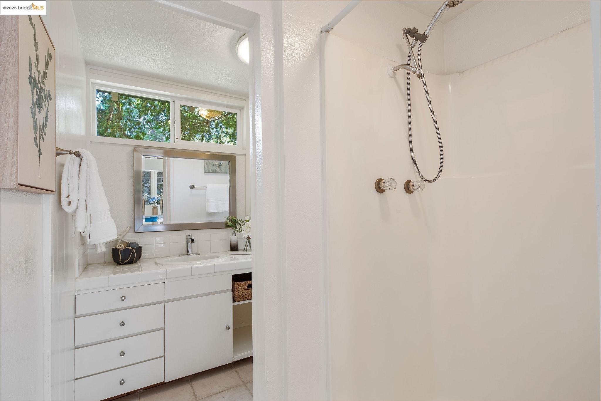 Detail Gallery Image 35 of 38 For 1019 Los Trancos Rd, Portola Valley,  CA 94028 - 3 Beds | 1/1 Baths
