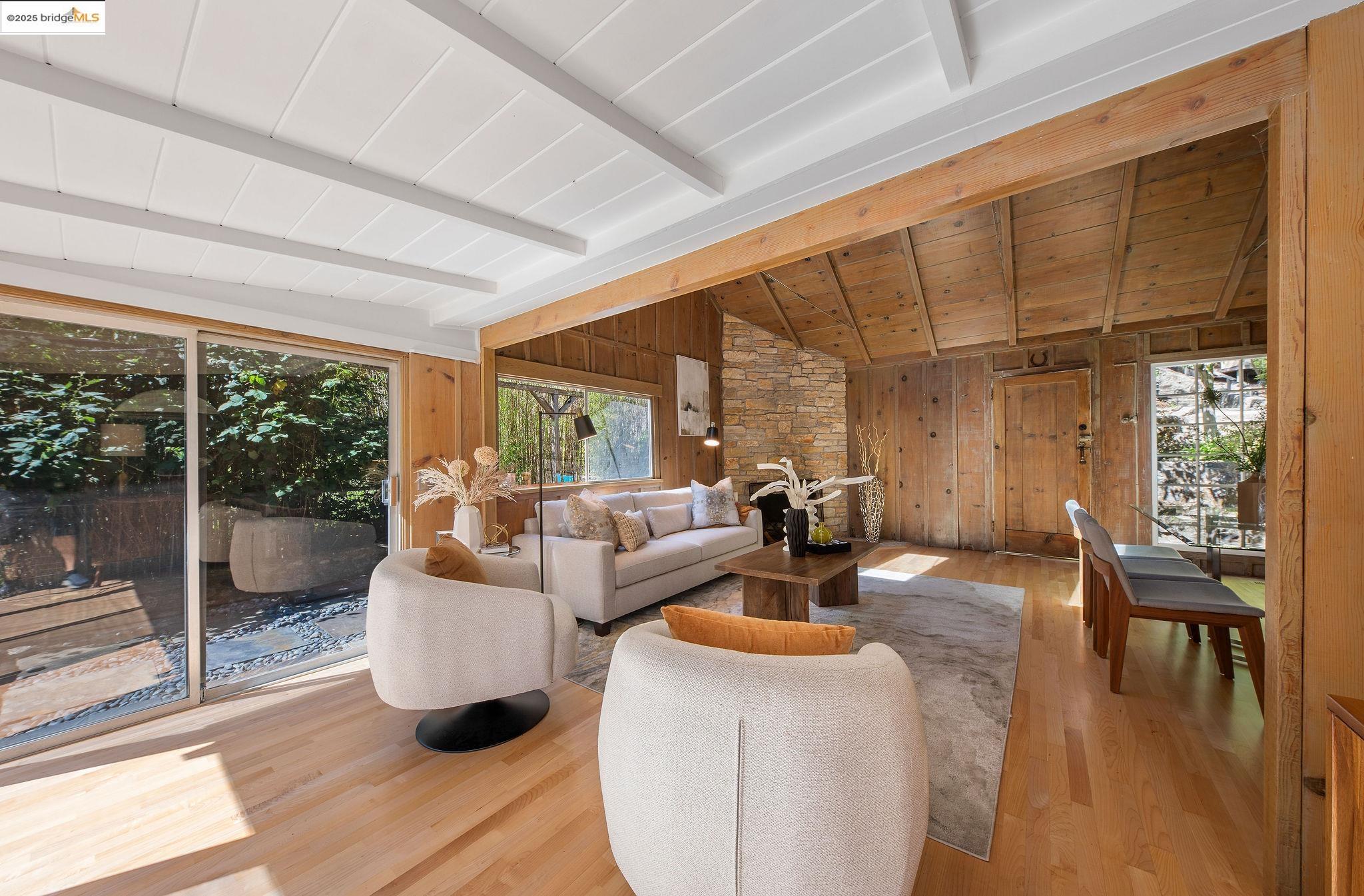 Detail Gallery Image 6 of 38 For 1019 Los Trancos Rd, Portola Valley,  CA 94028 - 3 Beds | 1/1 Baths
