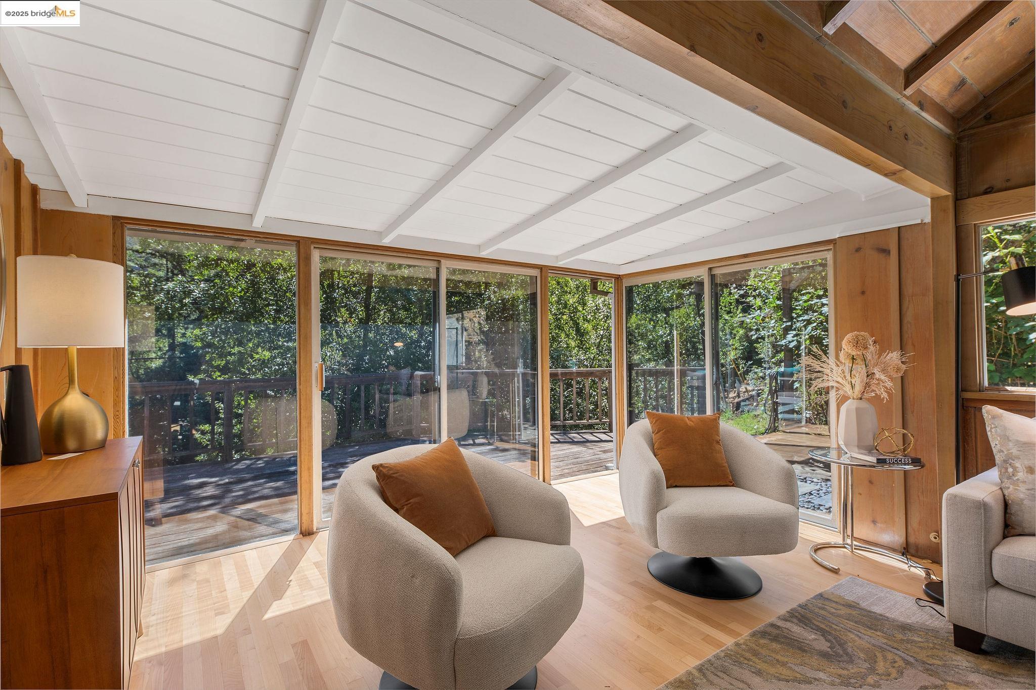 Detail Gallery Image 7 of 38 For 1019 Los Trancos Rd, Portola Valley,  CA 94028 - 3 Beds | 1/1 Baths