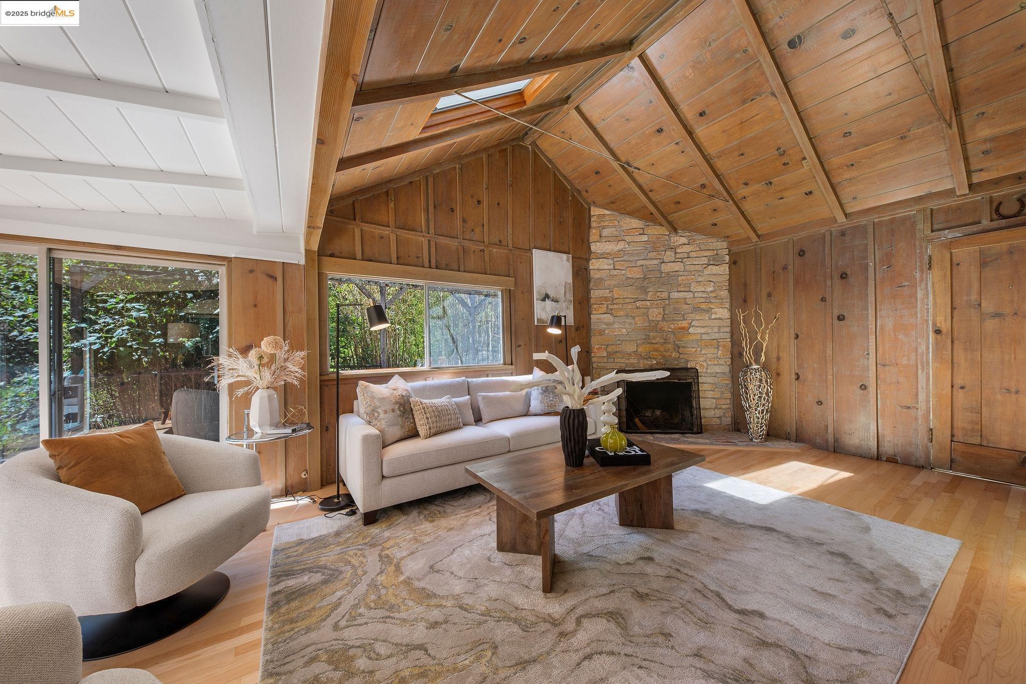 Detail Gallery Image 8 of 38 For 1019 Los Trancos Rd, Portola Valley,  CA 94028 - 3 Beds | 1/1 Baths