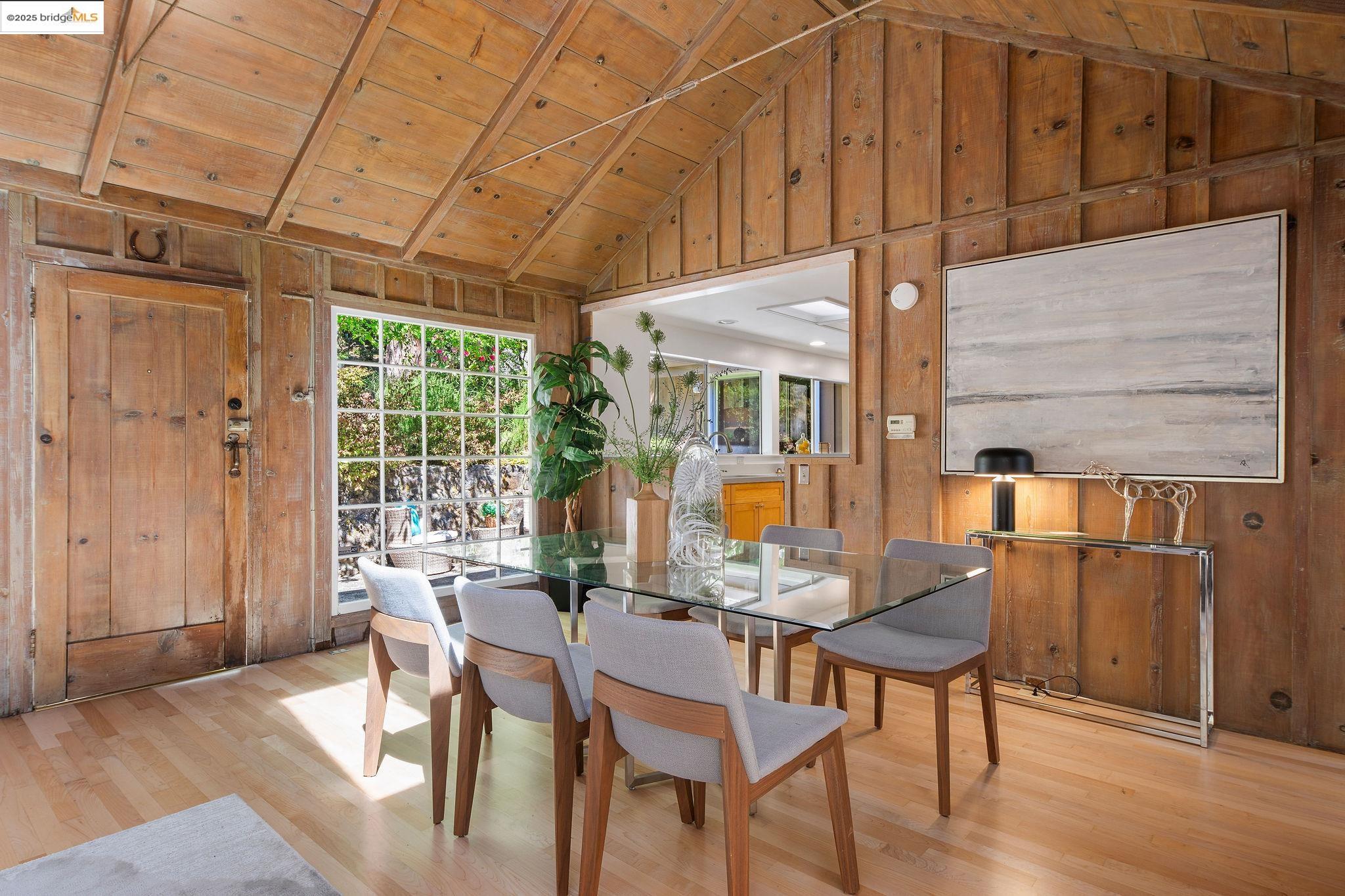 Detail Gallery Image 9 of 38 For 1019 Los Trancos Rd, Portola Valley,  CA 94028 - 3 Beds | 1/1 Baths