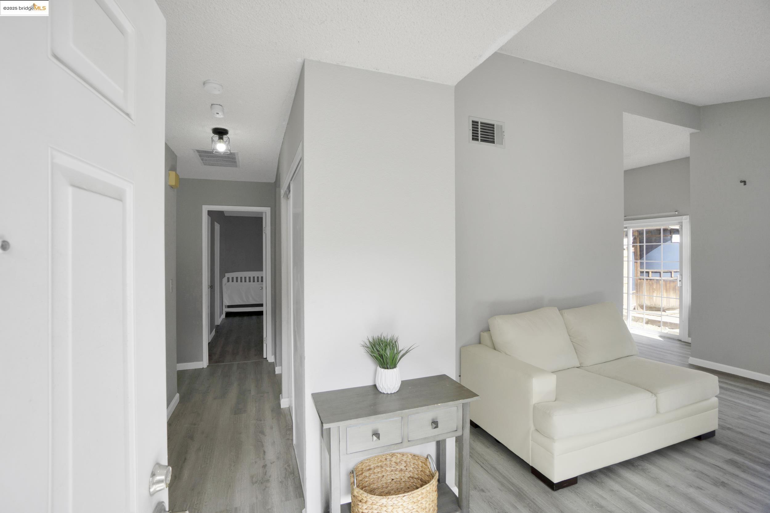 Detail Gallery Image 3 of 31 For 166 Sand Pointe Ln, Bay Point,  CA 94565 - 2 Beds | 2 Baths