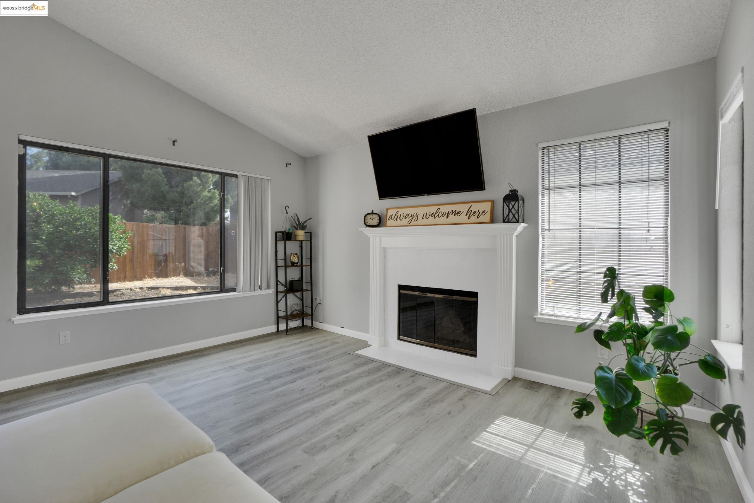 Detail Gallery Image 5 of 31 For 166 Sand Pointe Ln, Bay Point,  CA 94565 - 2 Beds | 2 Baths