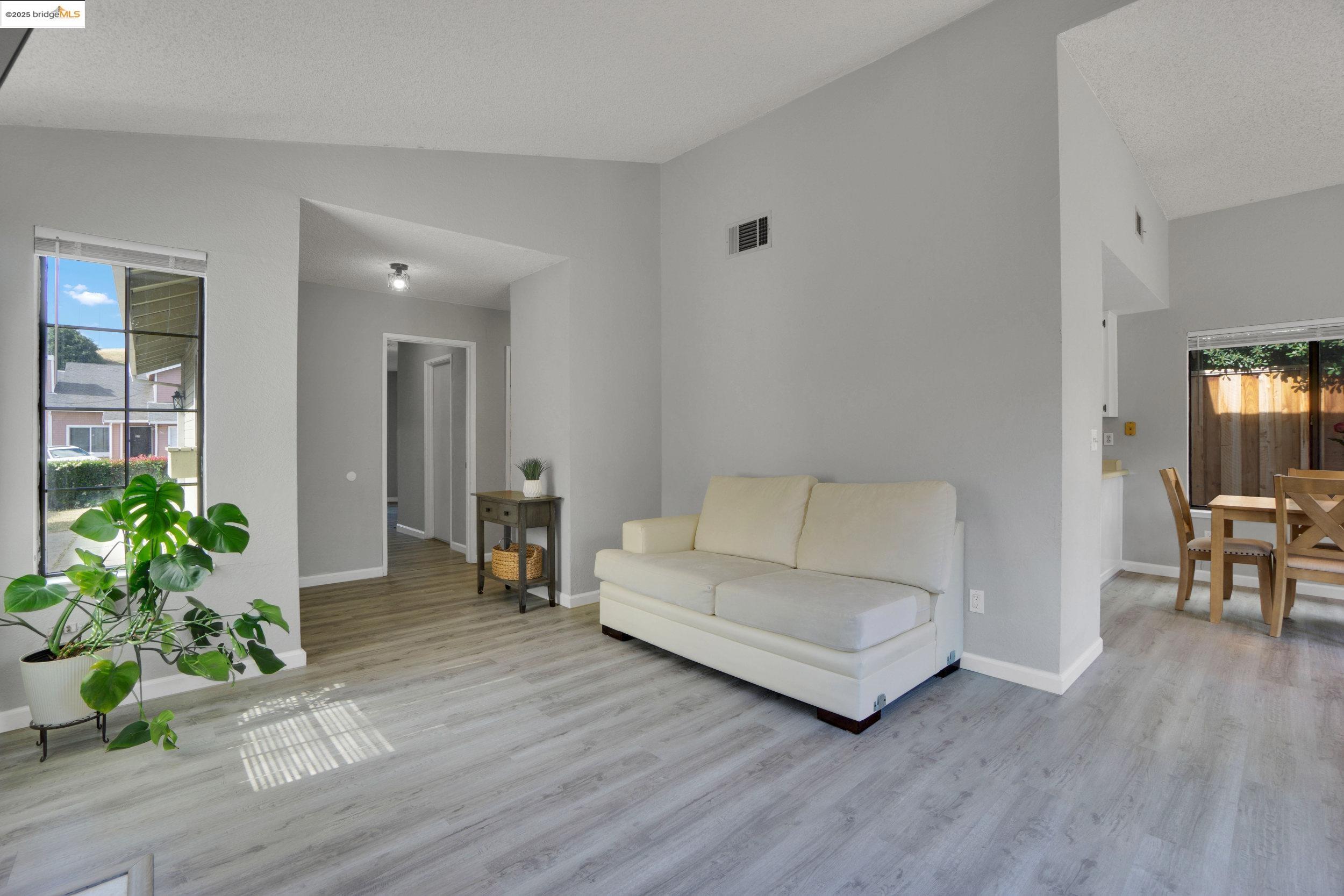 Detail Gallery Image 6 of 31 For 166 Sand Pointe Ln, Bay Point,  CA 94565 - 2 Beds | 2 Baths