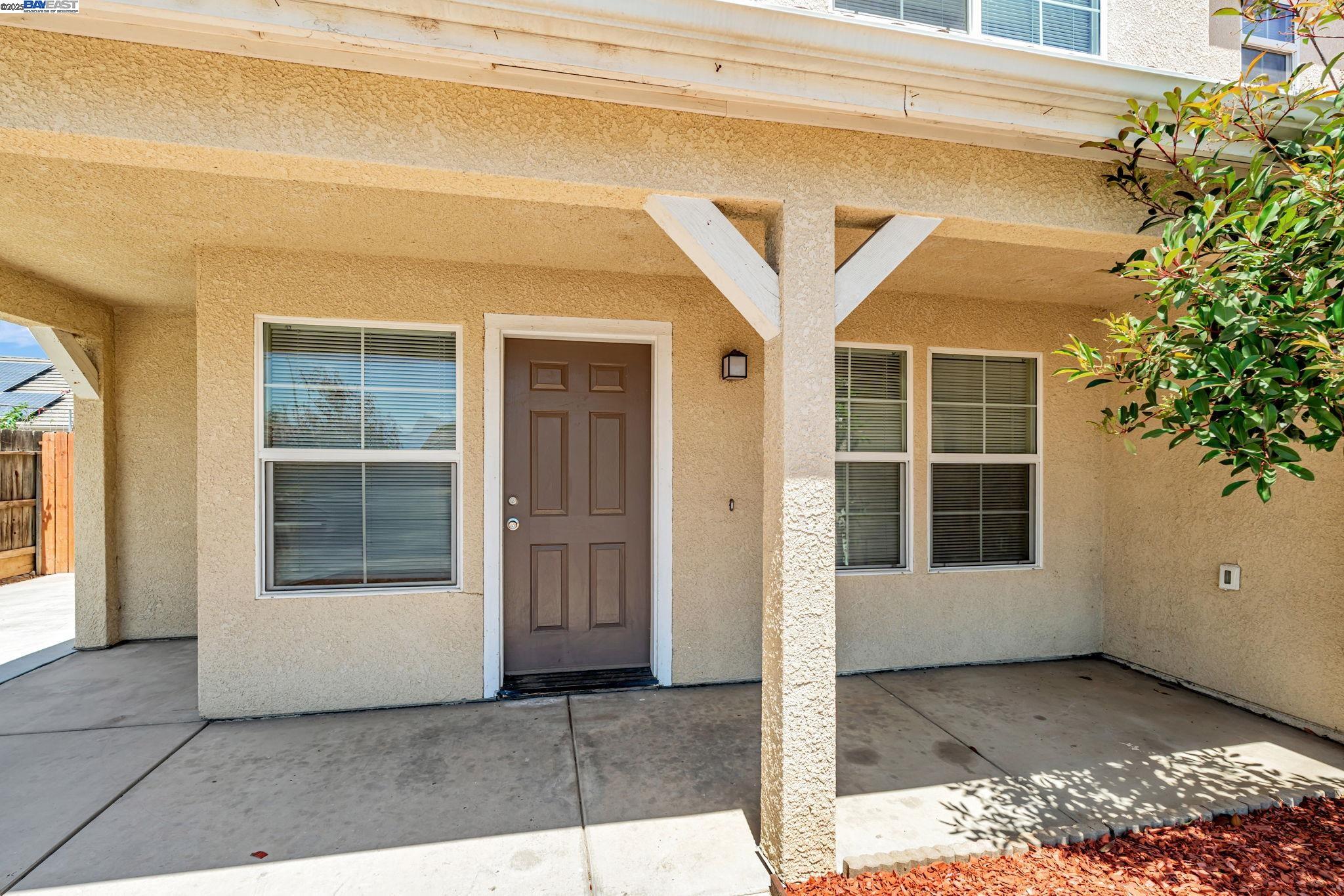 Detail Gallery Image 4 of 32 For 2158 W Sweet Water Ct, Merced,  CA 95348 - 4 Beds | 3 Baths