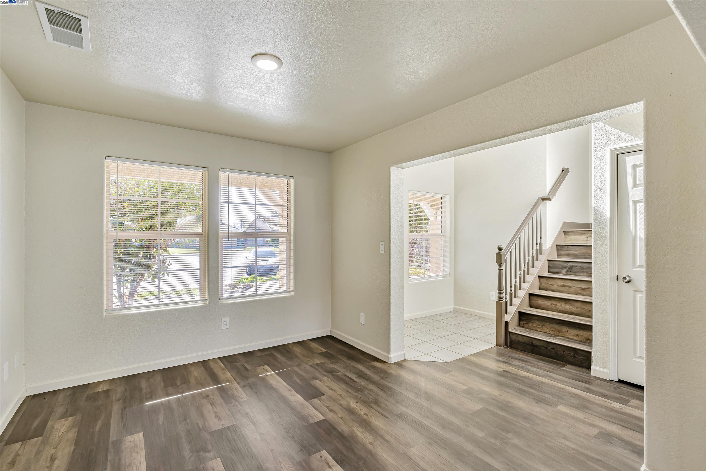 Detail Gallery Image 7 of 32 For 2158 W Sweet Water Ct, Merced,  CA 95348 - 4 Beds | 3 Baths