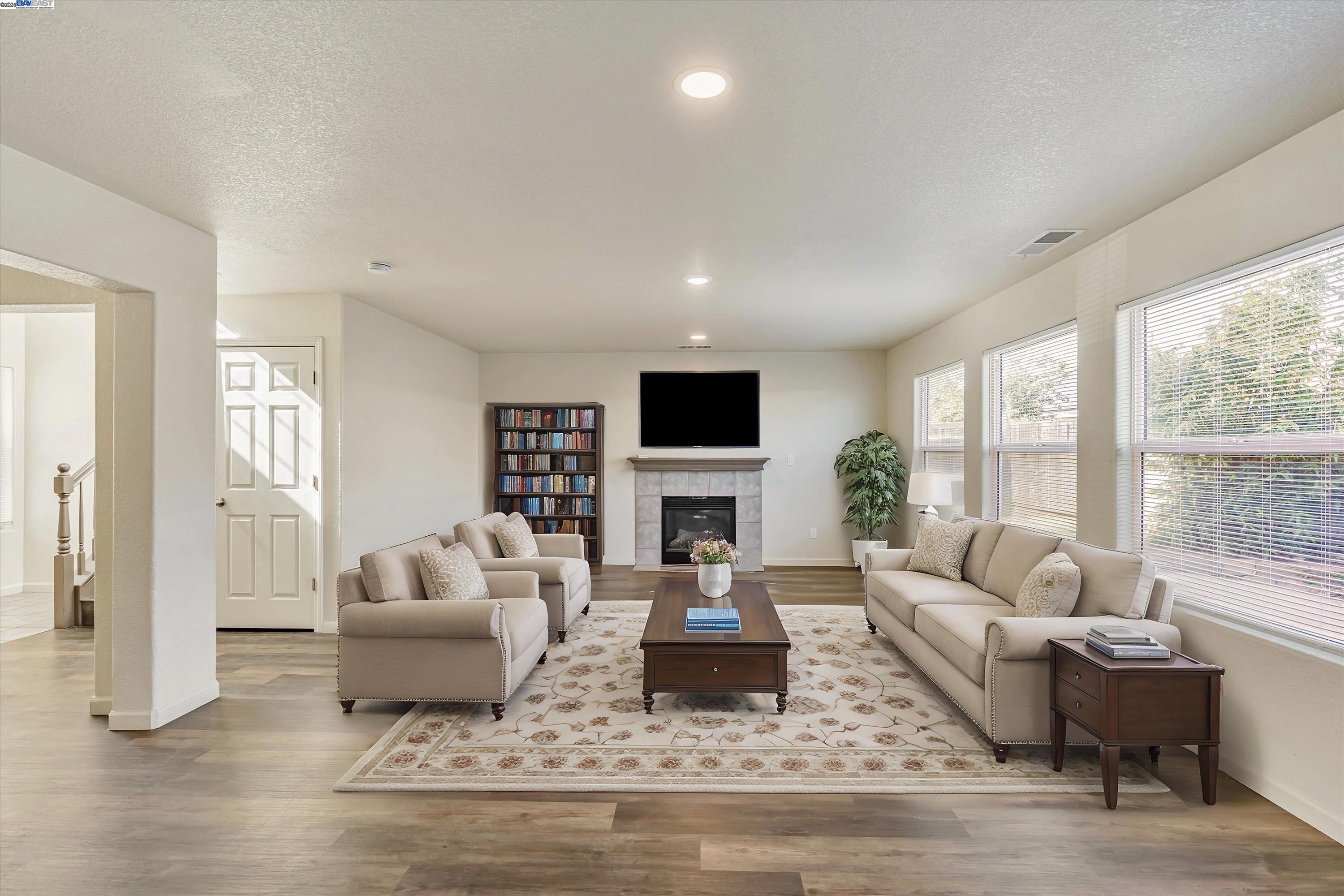 Detail Gallery Image 8 of 32 For 2158 W Sweet Water Ct, Merced,  CA 95348 - 4 Beds | 3 Baths
