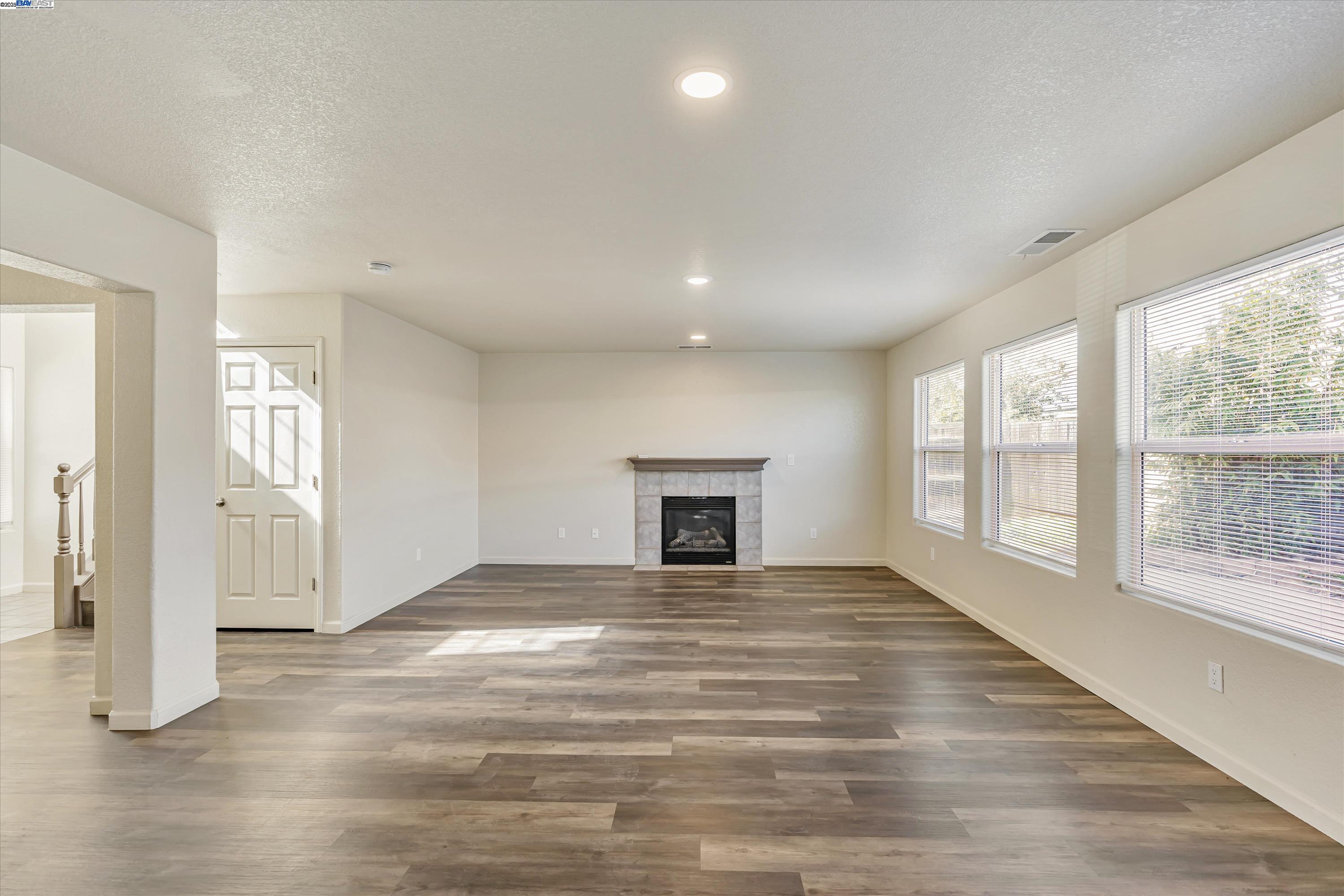 Detail Gallery Image 9 of 32 For 2158 W Sweet Water Ct, Merced,  CA 95348 - 4 Beds | 3 Baths