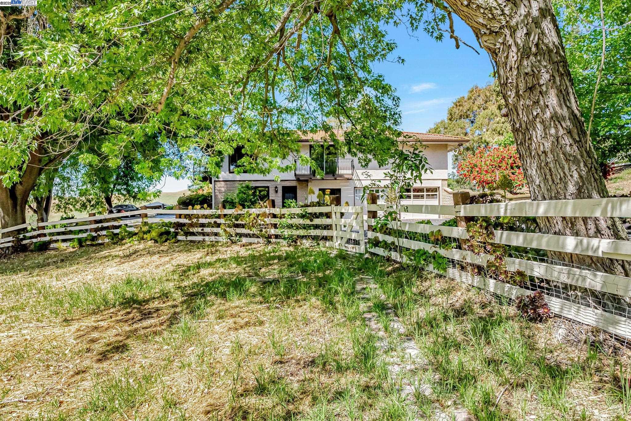 Detail Gallery Image 4 of 46 For 41660 Vargas Rd, Fremont,  CA 94539 - 4 Beds | 2/1 Baths