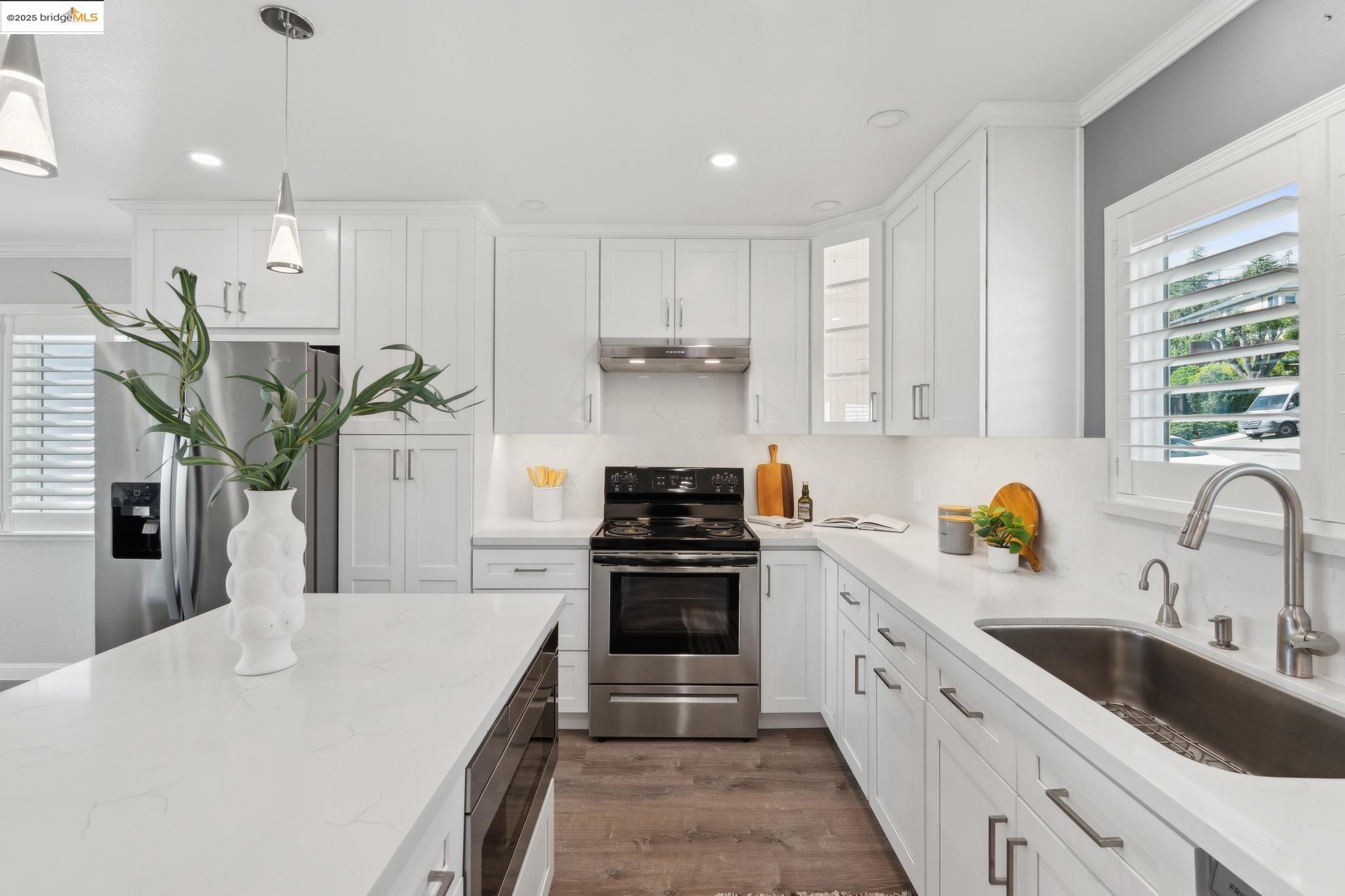 Detail Gallery Image 11 of 60 For 17781 Mayflower Dr, Castro Valley,  CA 94546 - 3 Beds | 2/1 Baths
