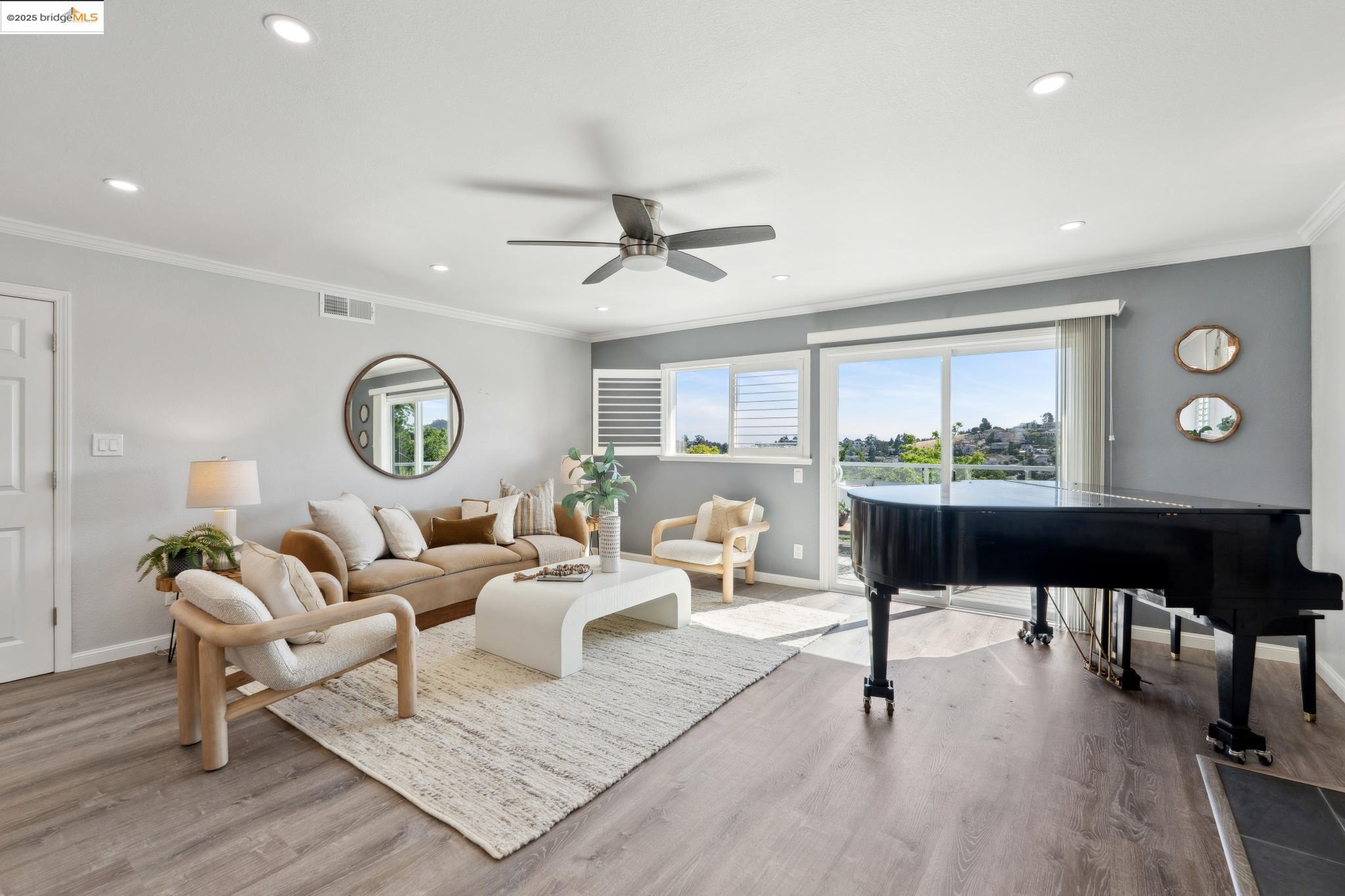 Detail Gallery Image 14 of 60 For 17781 Mayflower Dr, Castro Valley,  CA 94546 - 3 Beds | 2/1 Baths