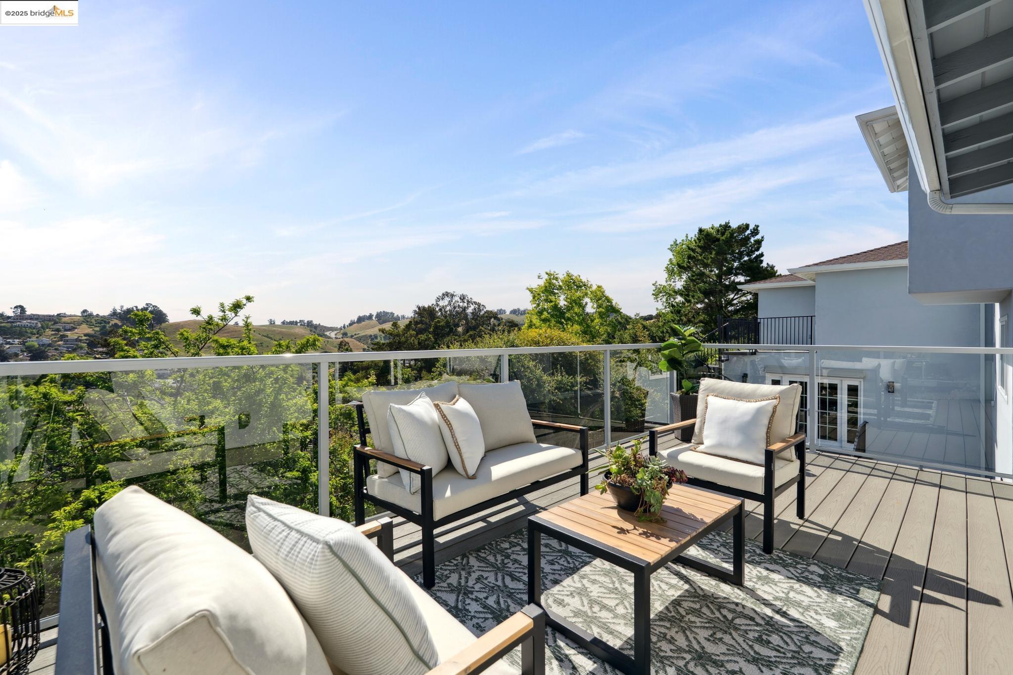 Detail Gallery Image 18 of 60 For 17781 Mayflower Dr, Castro Valley,  CA 94546 - 3 Beds | 2/1 Baths