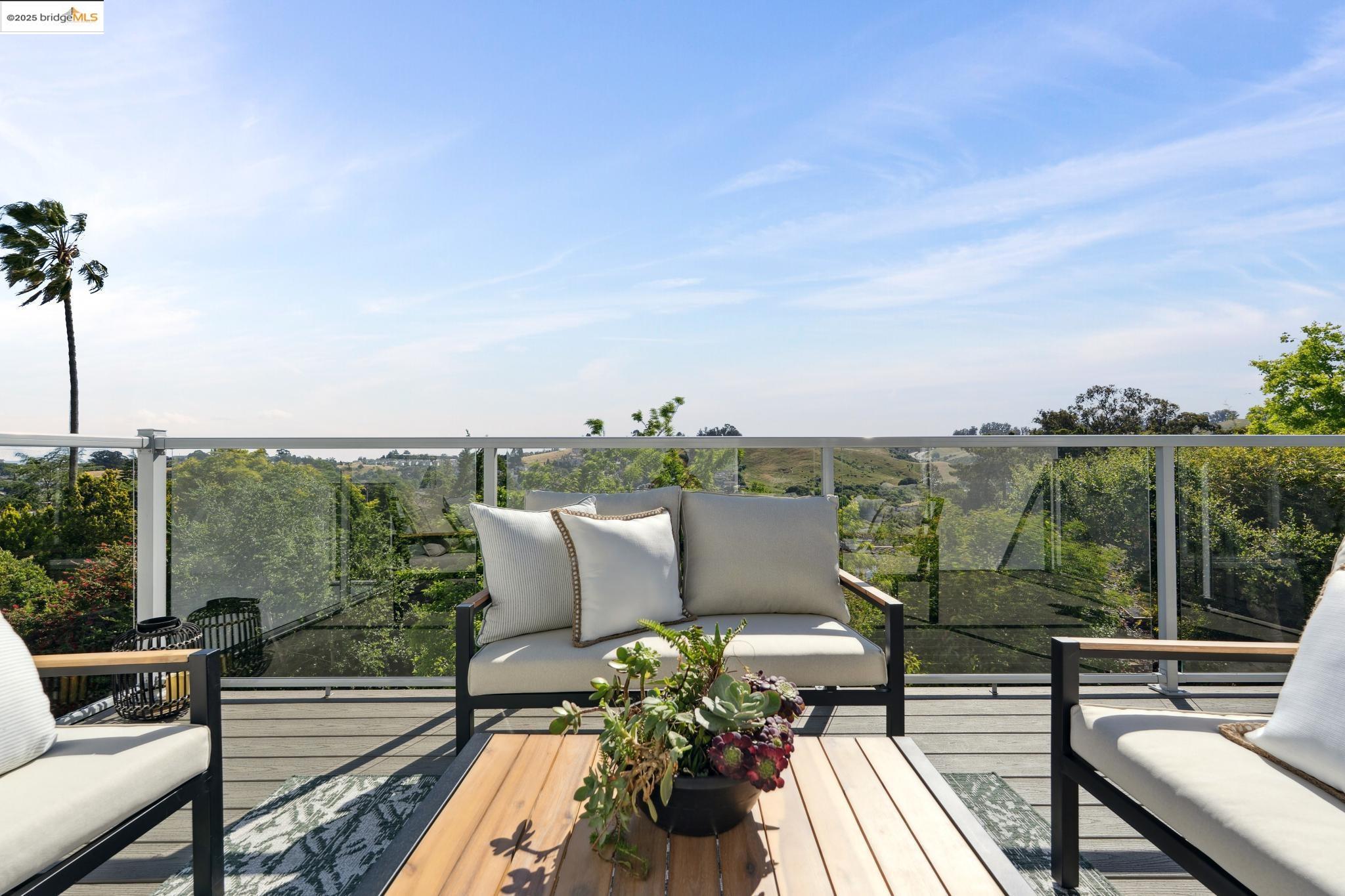 Detail Gallery Image 19 of 60 For 17781 Mayflower Dr, Castro Valley,  CA 94546 - 3 Beds | 2/1 Baths