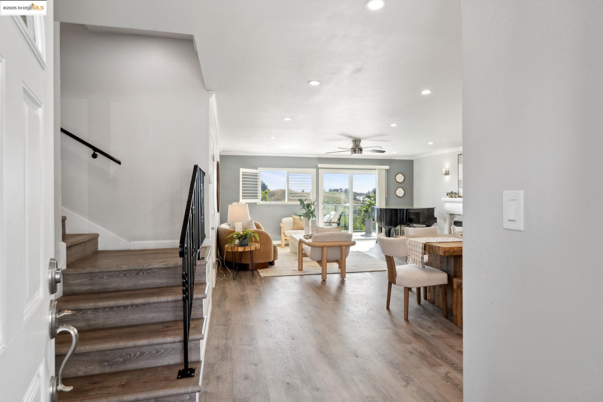 Detail Gallery Image 3 of 60 For 17781 Mayflower Dr, Castro Valley,  CA 94546 - 3 Beds | 2/1 Baths