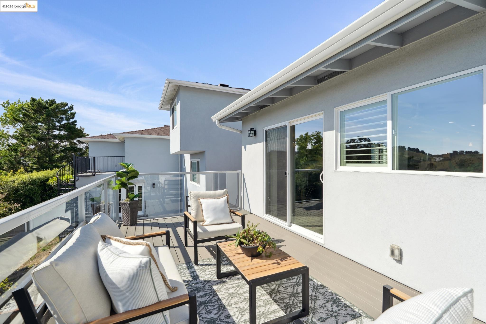 Detail Gallery Image 22 of 60 For 17781 Mayflower Dr, Castro Valley,  CA 94546 - 3 Beds | 2/1 Baths