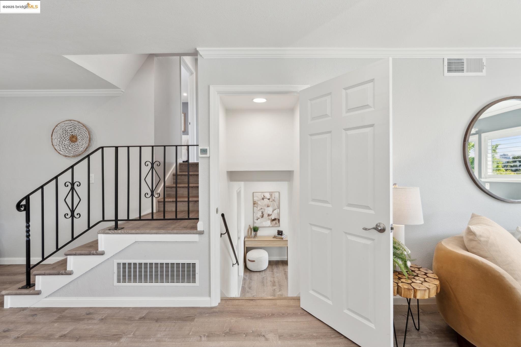 Detail Gallery Image 23 of 60 For 17781 Mayflower Dr, Castro Valley,  CA 94546 - 3 Beds | 2/1 Baths