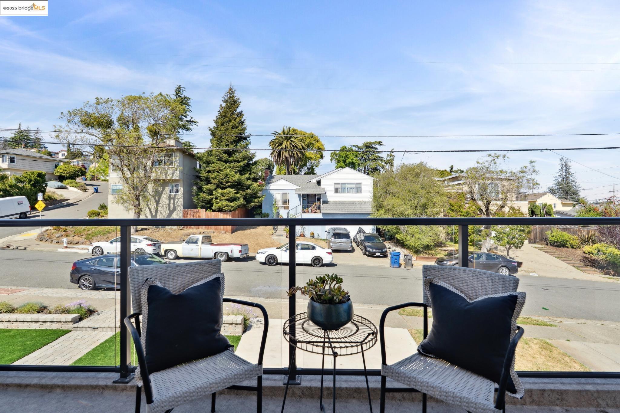 Detail Gallery Image 35 of 60 For 17781 Mayflower Dr, Castro Valley,  CA 94546 - 3 Beds | 2/1 Baths
