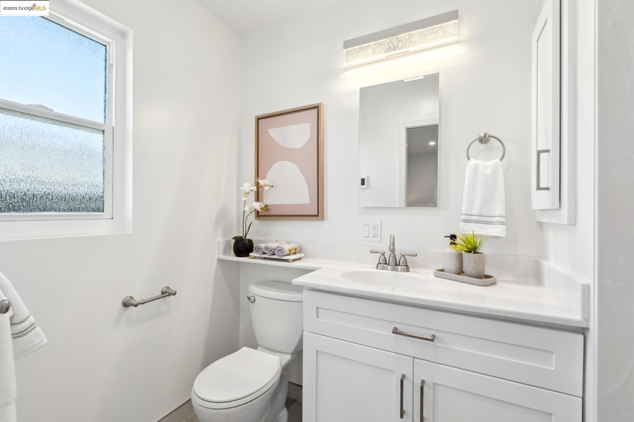 Detail Gallery Image 37 of 60 For 17781 Mayflower Dr, Castro Valley,  CA 94546 - 3 Beds | 2/1 Baths