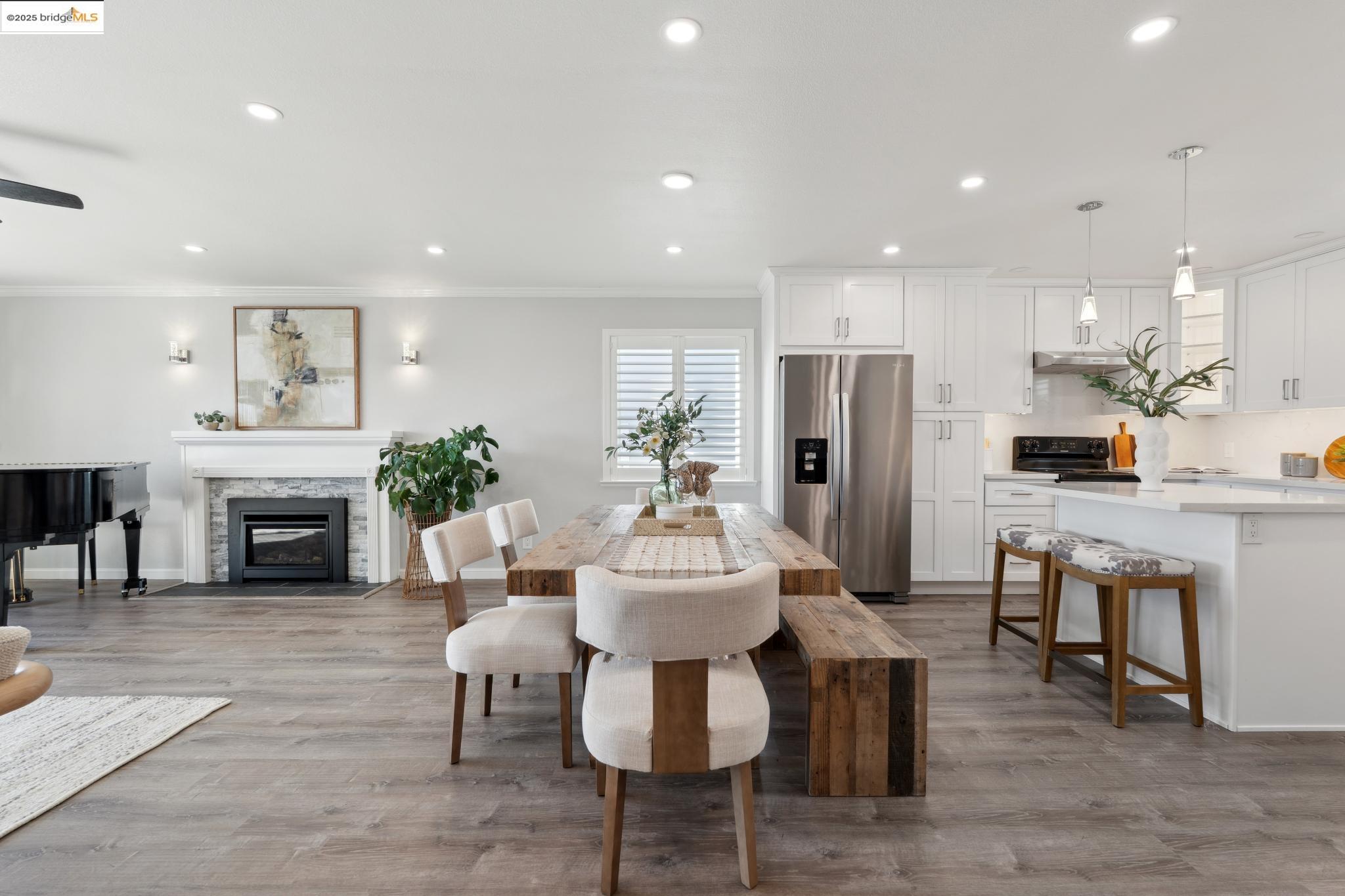 Detail Gallery Image 6 of 60 For 17781 Mayflower Dr, Castro Valley,  CA 94546 - 3 Beds | 2/1 Baths