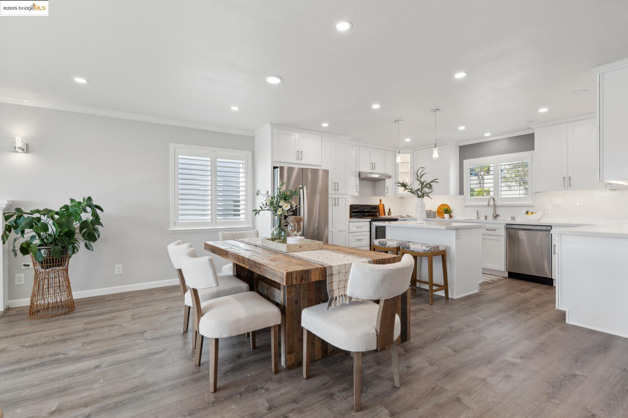 Detail Gallery Image 7 of 60 For 17781 Mayflower Dr, Castro Valley,  CA 94546 - 3 Beds | 2/1 Baths