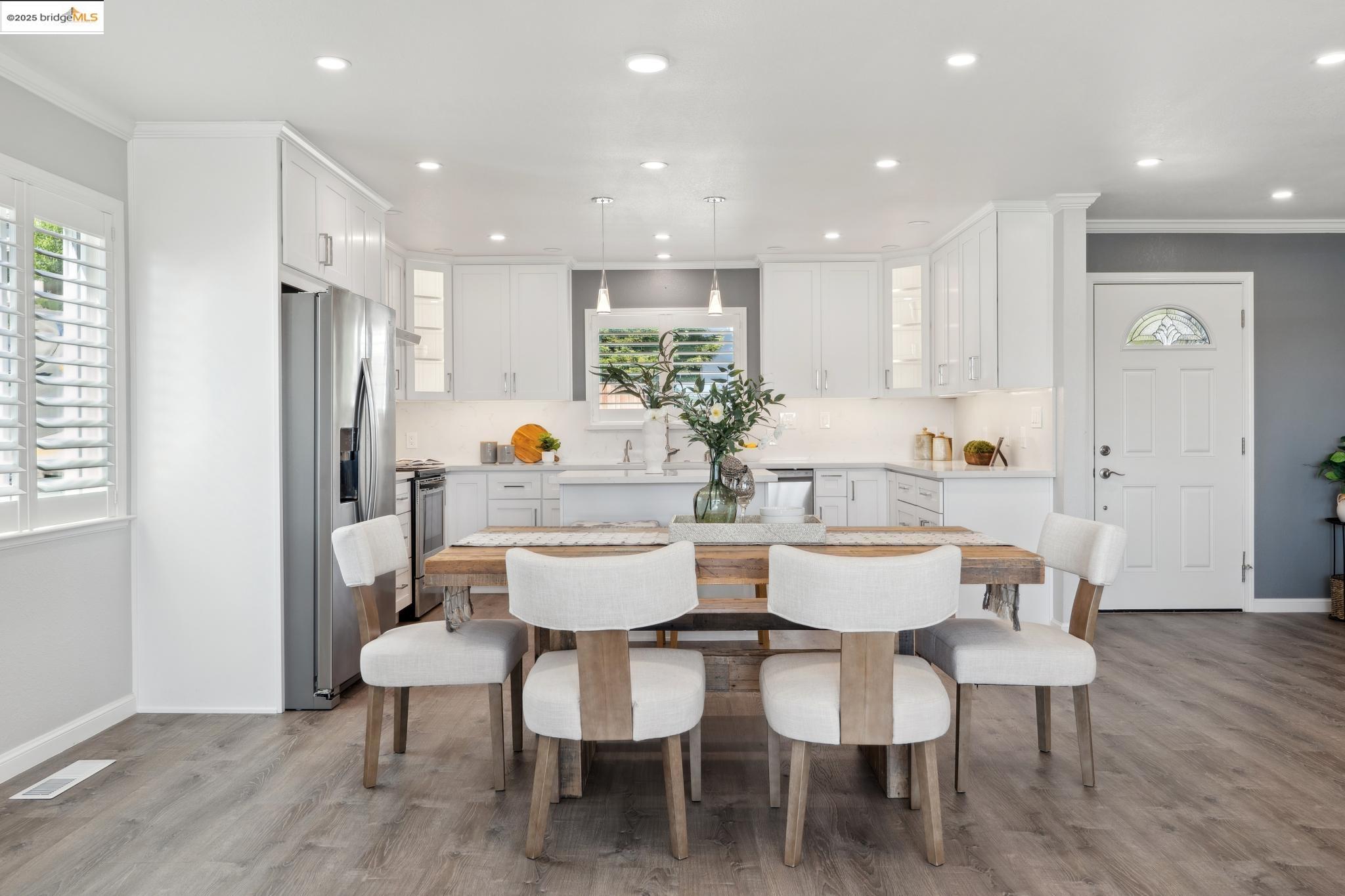 Detail Gallery Image 8 of 60 For 17781 Mayflower Dr, Castro Valley,  CA 94546 - 3 Beds | 2/1 Baths