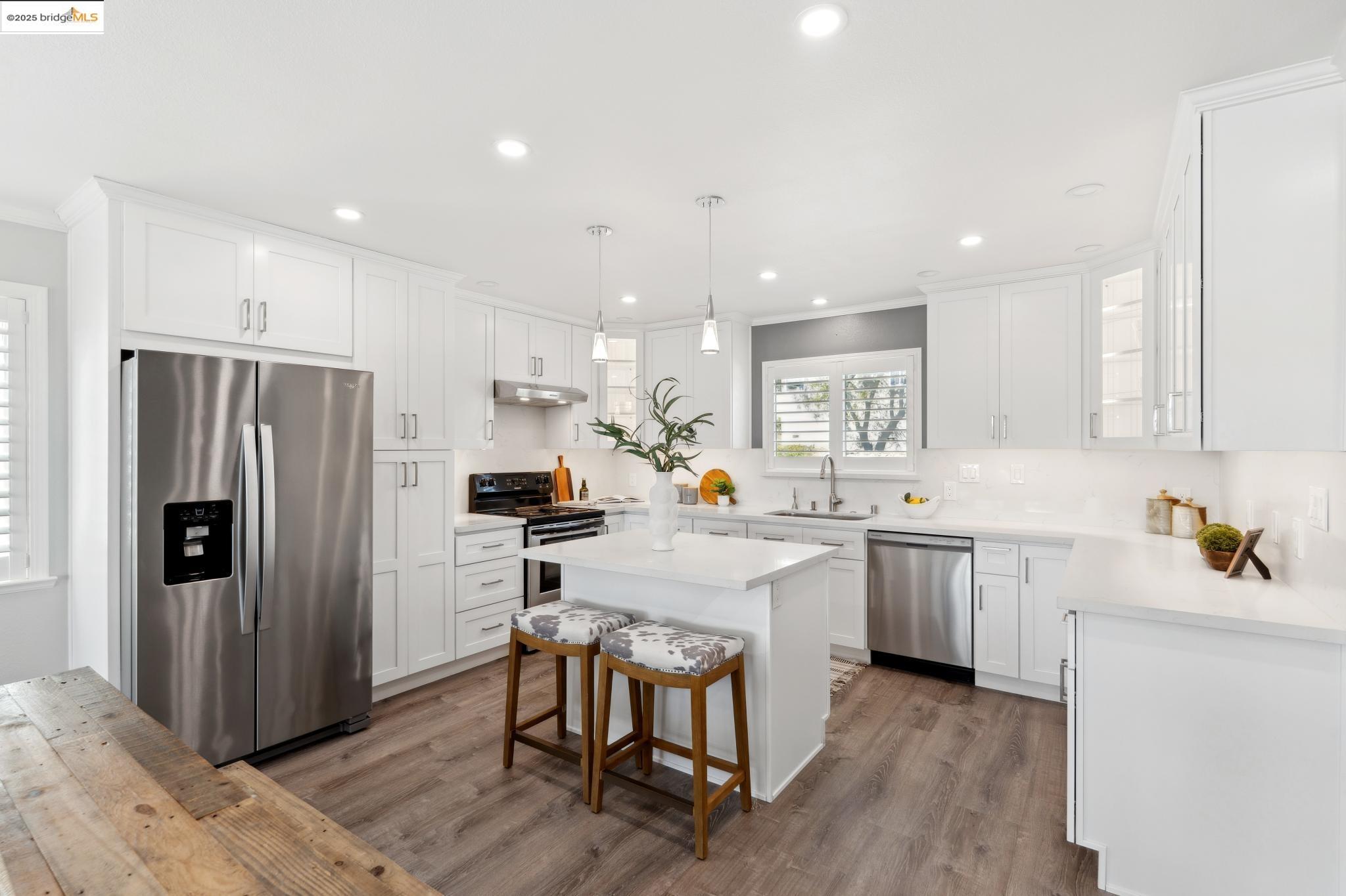 Detail Gallery Image 10 of 60 For 17781 Mayflower Dr, Castro Valley,  CA 94546 - 3 Beds | 2/1 Baths