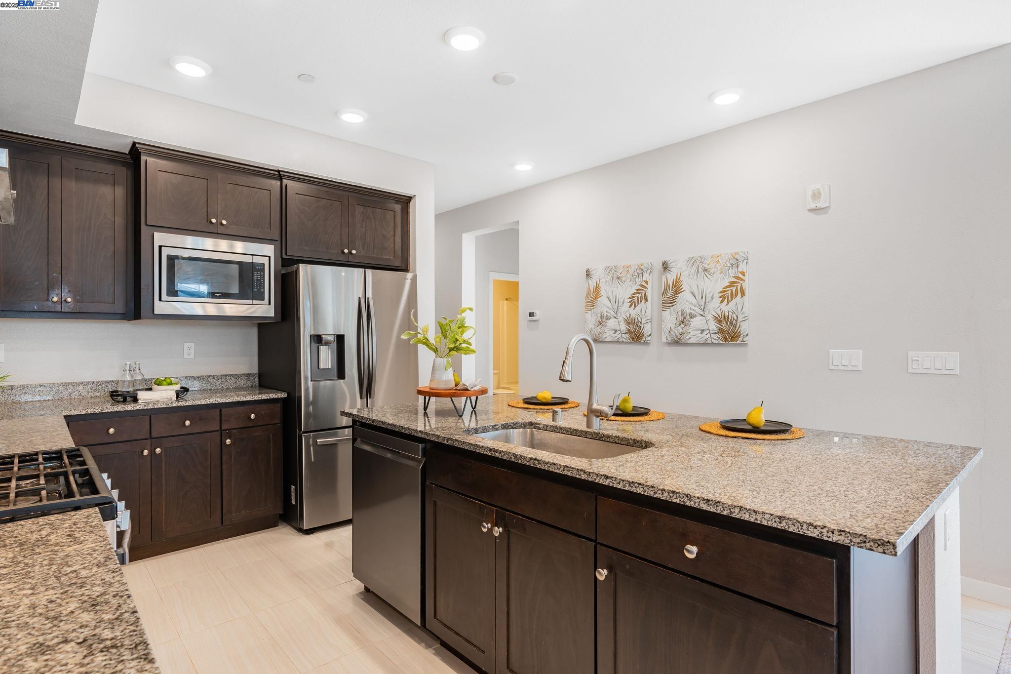 Detail Gallery Image 15 of 30 For 1856 Newbury Park Dr, San Jose,  CA 95133 - 3 Beds | 3 Baths
