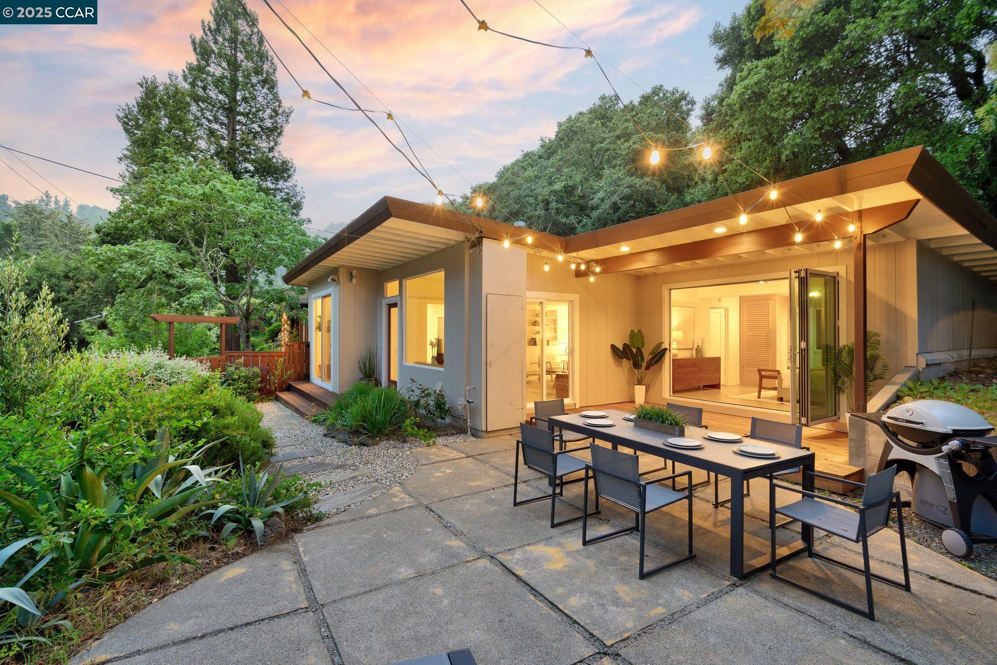 Detail Gallery Image 1 of 1 For 327 El Toyonal, Orinda,  CA 94563 - 3 Beds | 2 Baths