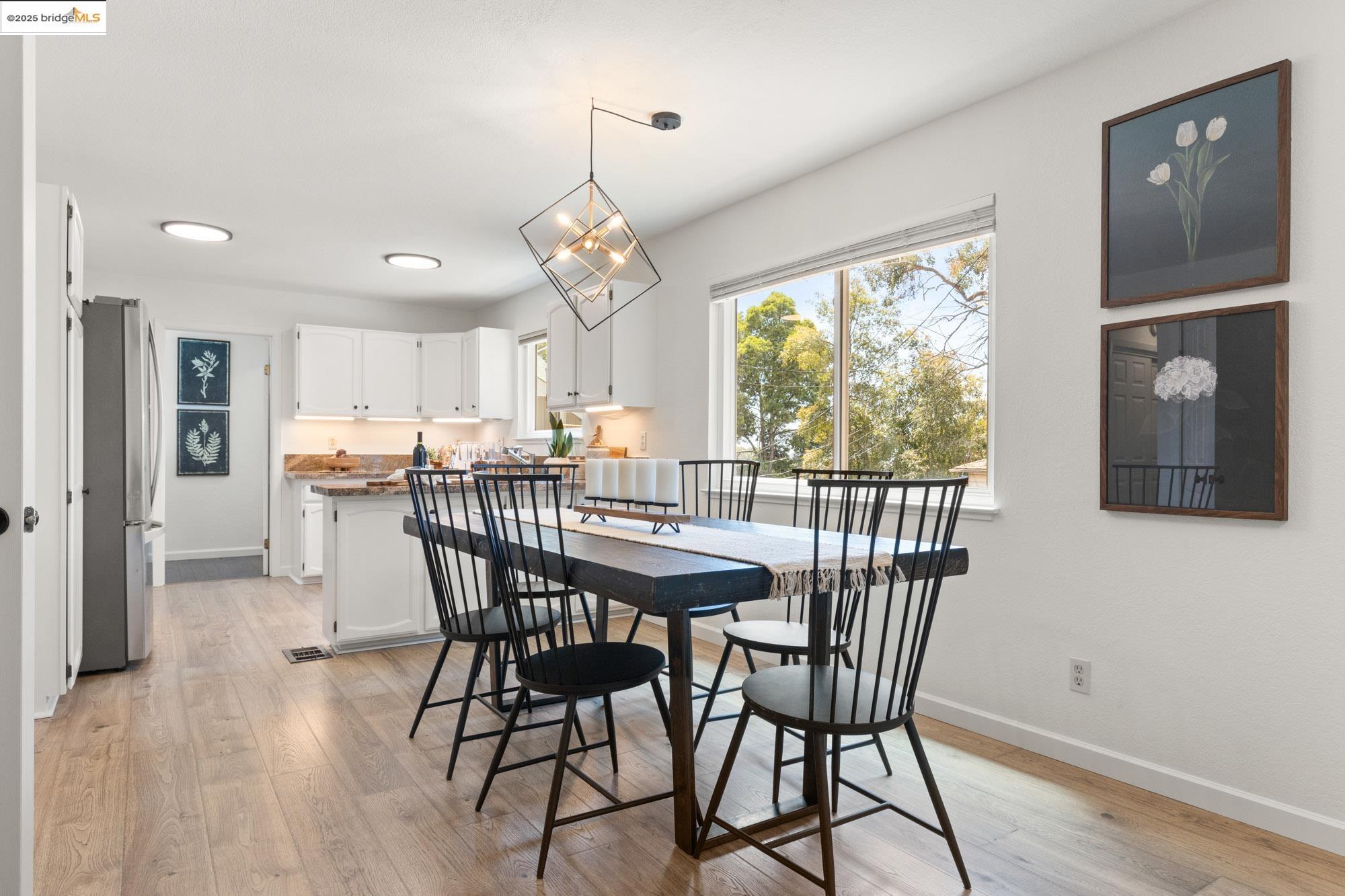 Detail Gallery Image 12 of 60 For 6259 Leona St, Oakland,  CA 94605 - 4 Beds | 2/2 Baths