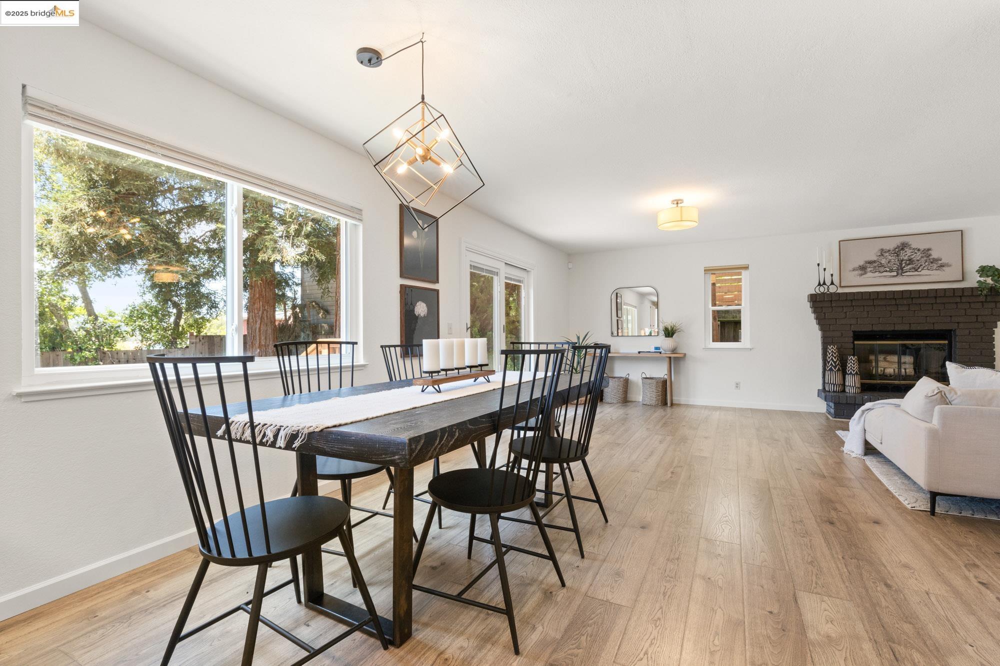 Detail Gallery Image 13 of 60 For 6259 Leona St, Oakland,  CA 94605 - 4 Beds | 2/2 Baths