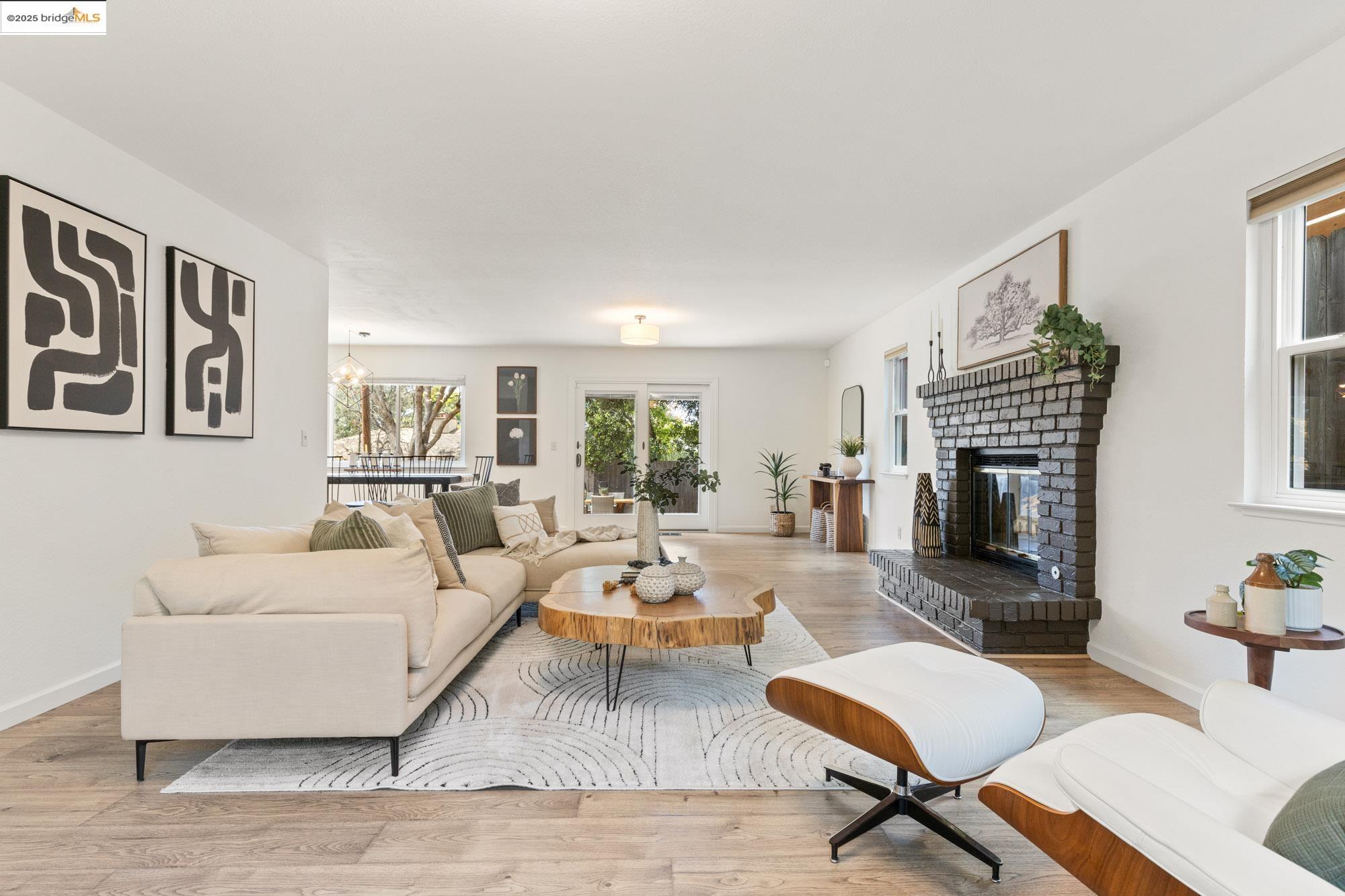Detail Gallery Image 6 of 60 For 6259 Leona St, Oakland,  CA 94605 - 4 Beds | 2/2 Baths