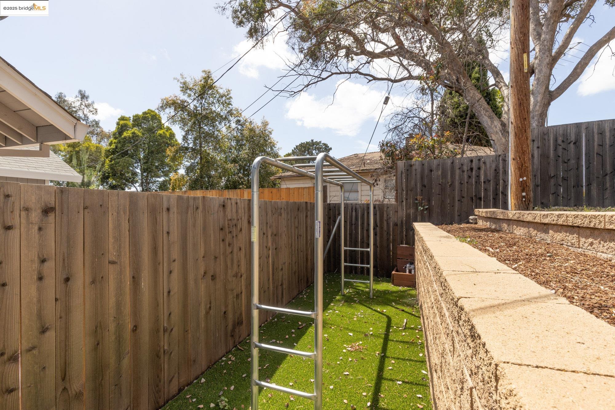 Detail Gallery Image 55 of 60 For 6259 Leona St, Oakland,  CA 94605 - 4 Beds | 2/2 Baths
