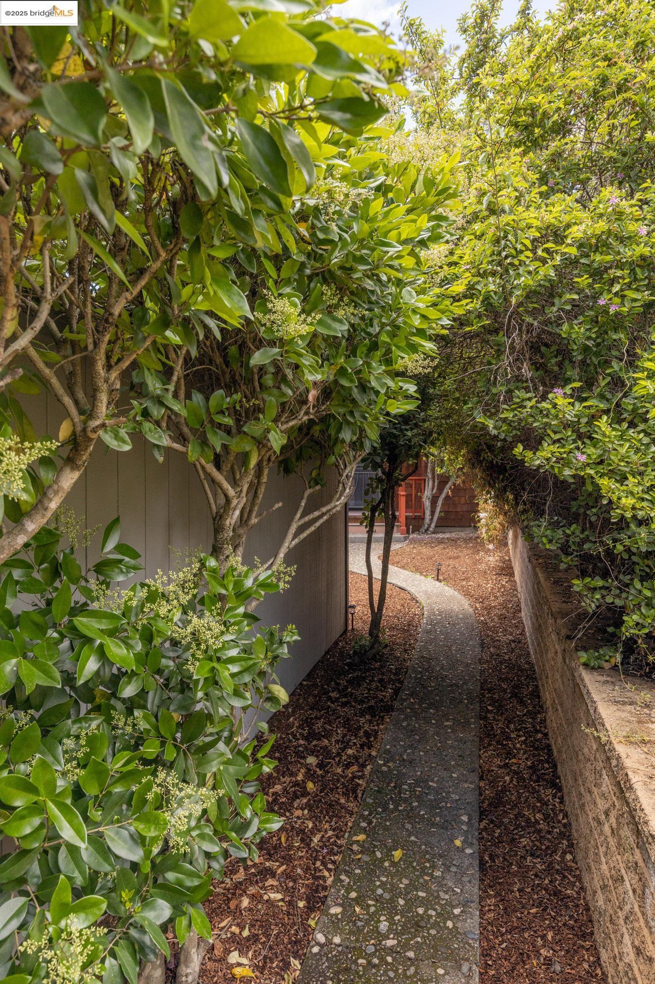 Detail Gallery Image 57 of 60 For 6259 Leona St, Oakland,  CA 94605 - 4 Beds | 2/2 Baths