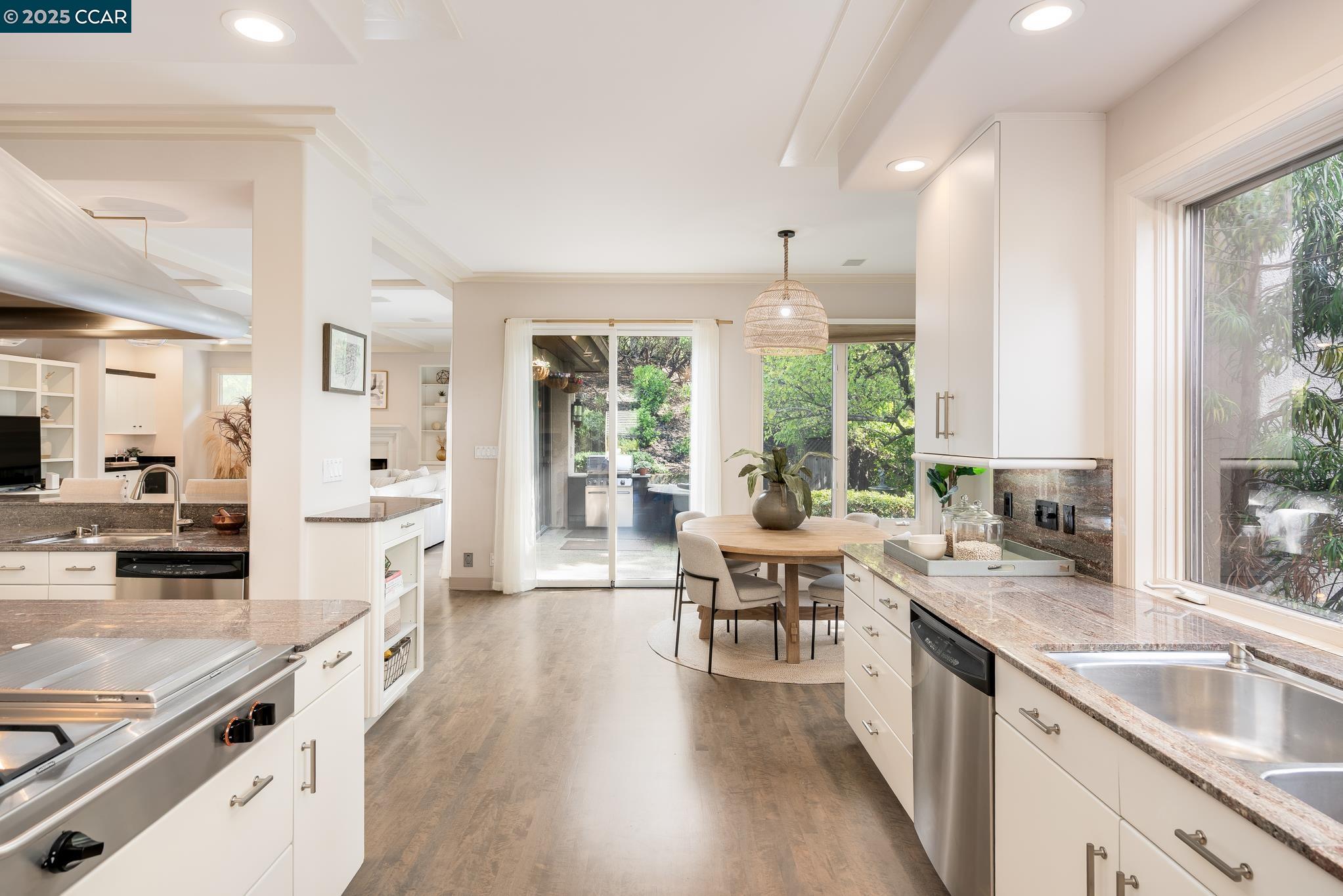 Detail Gallery Image 18 of 46 For 3070 Stonegate Dr, Alamo,  CA 94507 - 4 Beds | 4/1 Baths