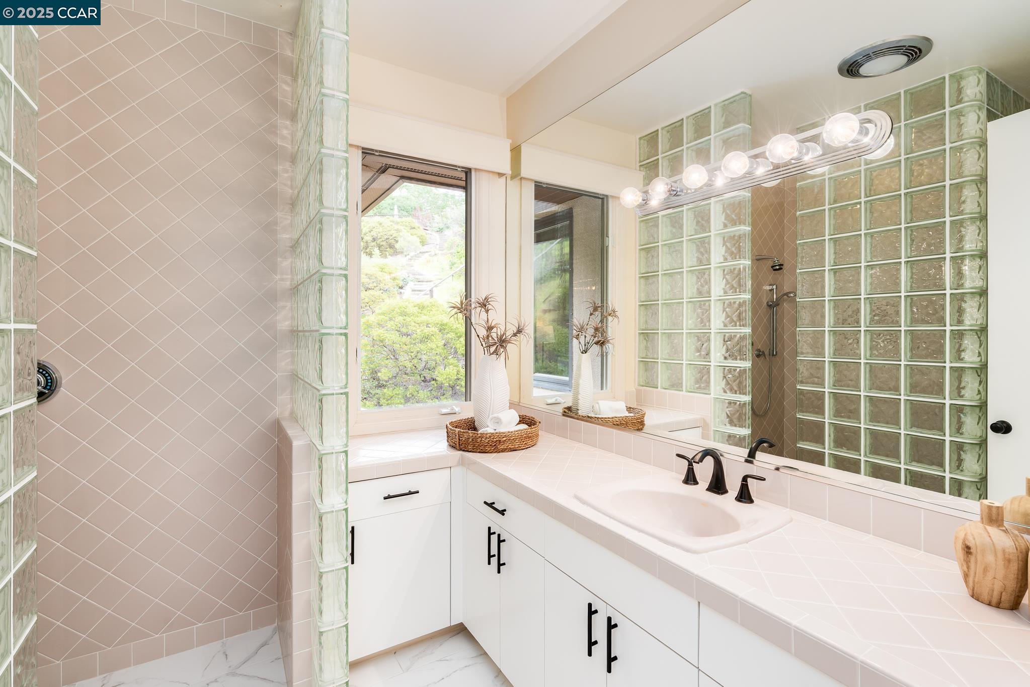 Detail Gallery Image 38 of 46 For 3070 Stonegate Dr, Alamo,  CA 94507 - 4 Beds | 4/1 Baths