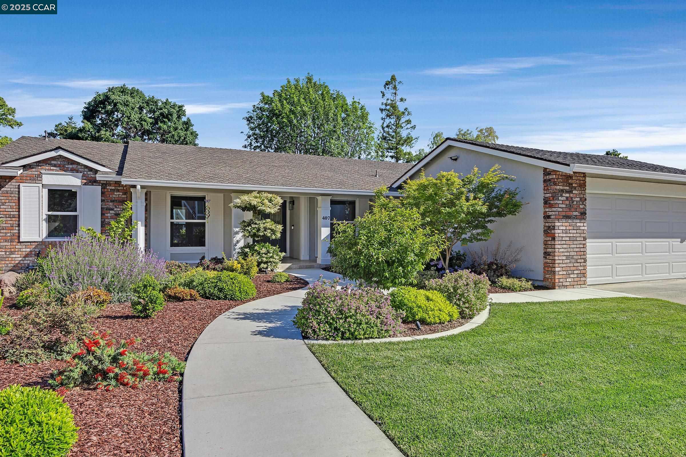Detail Gallery Image 1 of 1 For 407 Grenache Cir, Clayton,  CA 94517 - 4 Beds | 2/1 Baths