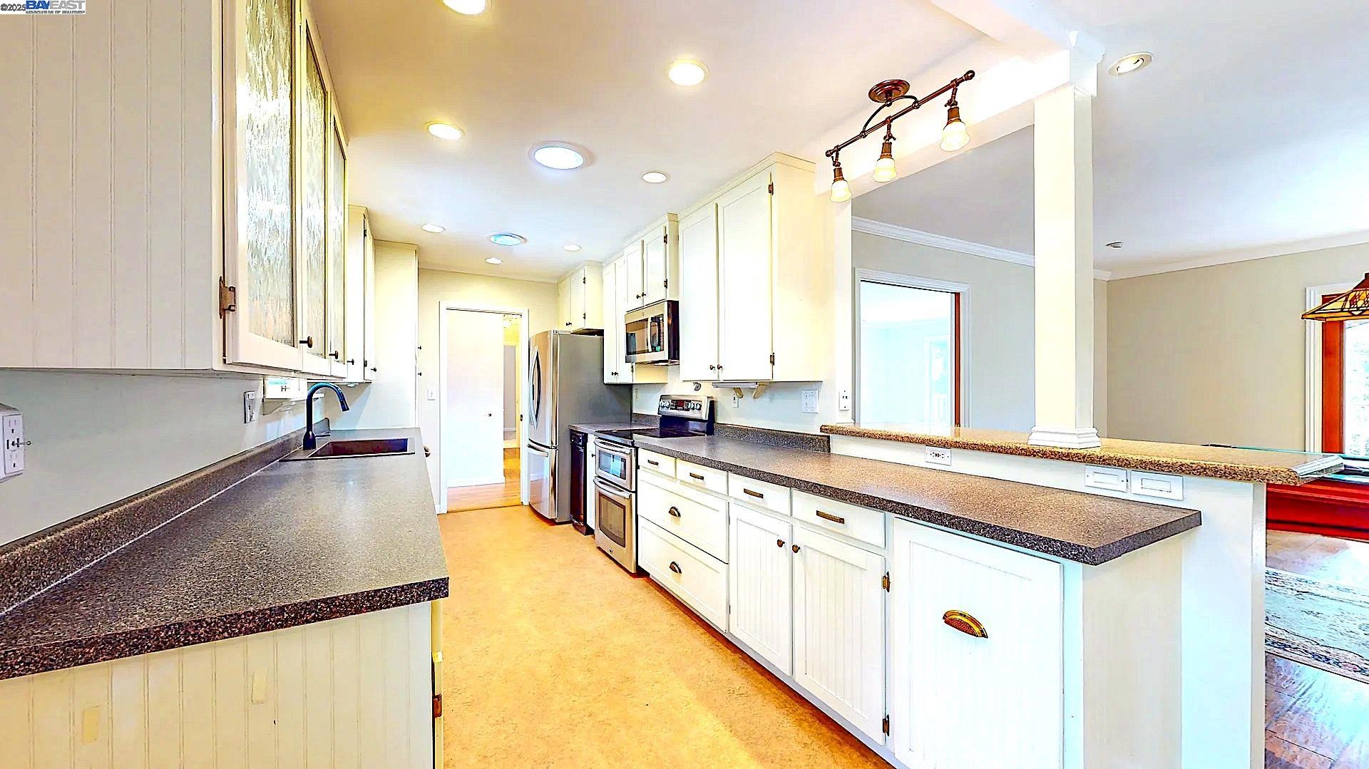 Detail Gallery Image 18 of 60 For 23357 Middle Camp Rd, Twain Harte,  CA 95383 - 3 Beds | 3 Baths
