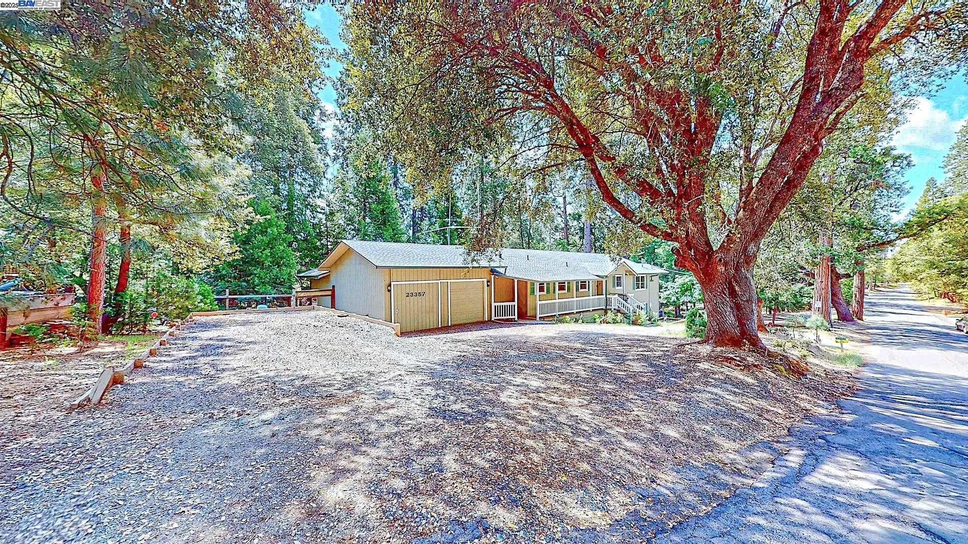 Detail Gallery Image 3 of 60 For 23357 Middle Camp Rd, Twain Harte,  CA 95383 - 3 Beds | 3 Baths