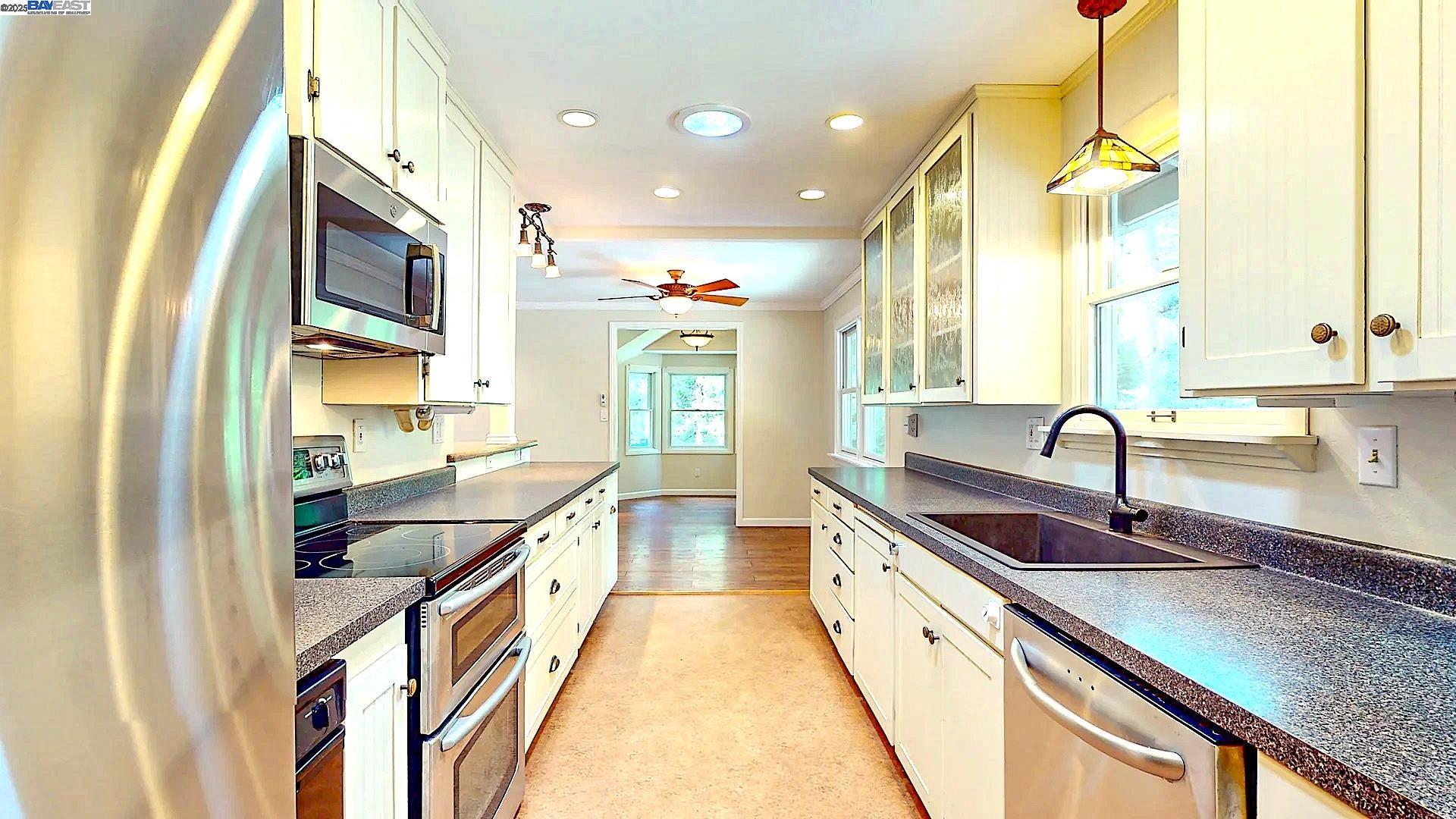 Detail Gallery Image 9 of 60 For 23357 Middle Camp Rd, Twain Harte,  CA 95383 - 3 Beds | 3 Baths