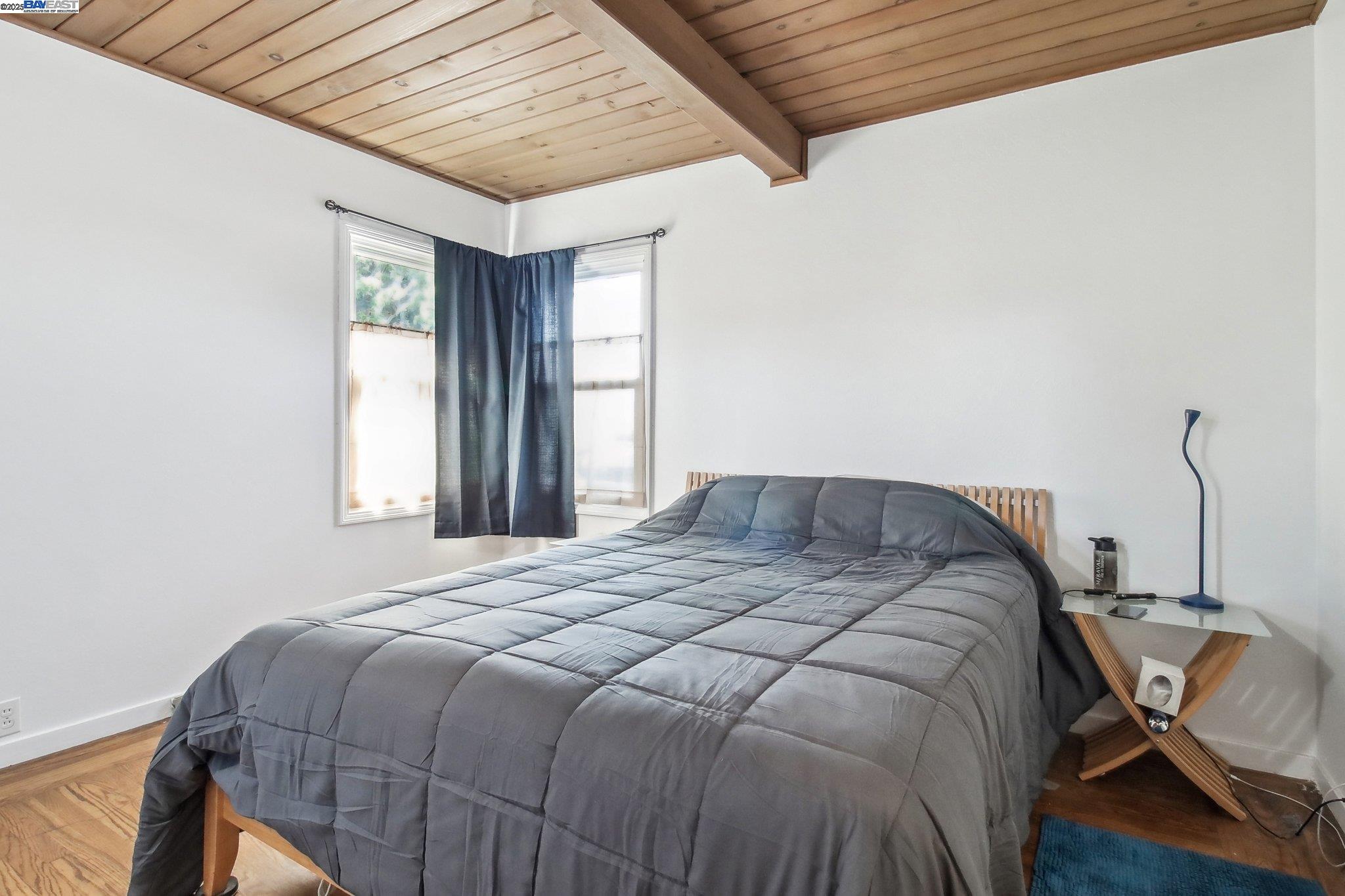Detail Gallery Image 11 of 22 For 19136 Mayberry Dr, Castro Valley,  CA 94546 - 2 Beds | 1 Baths