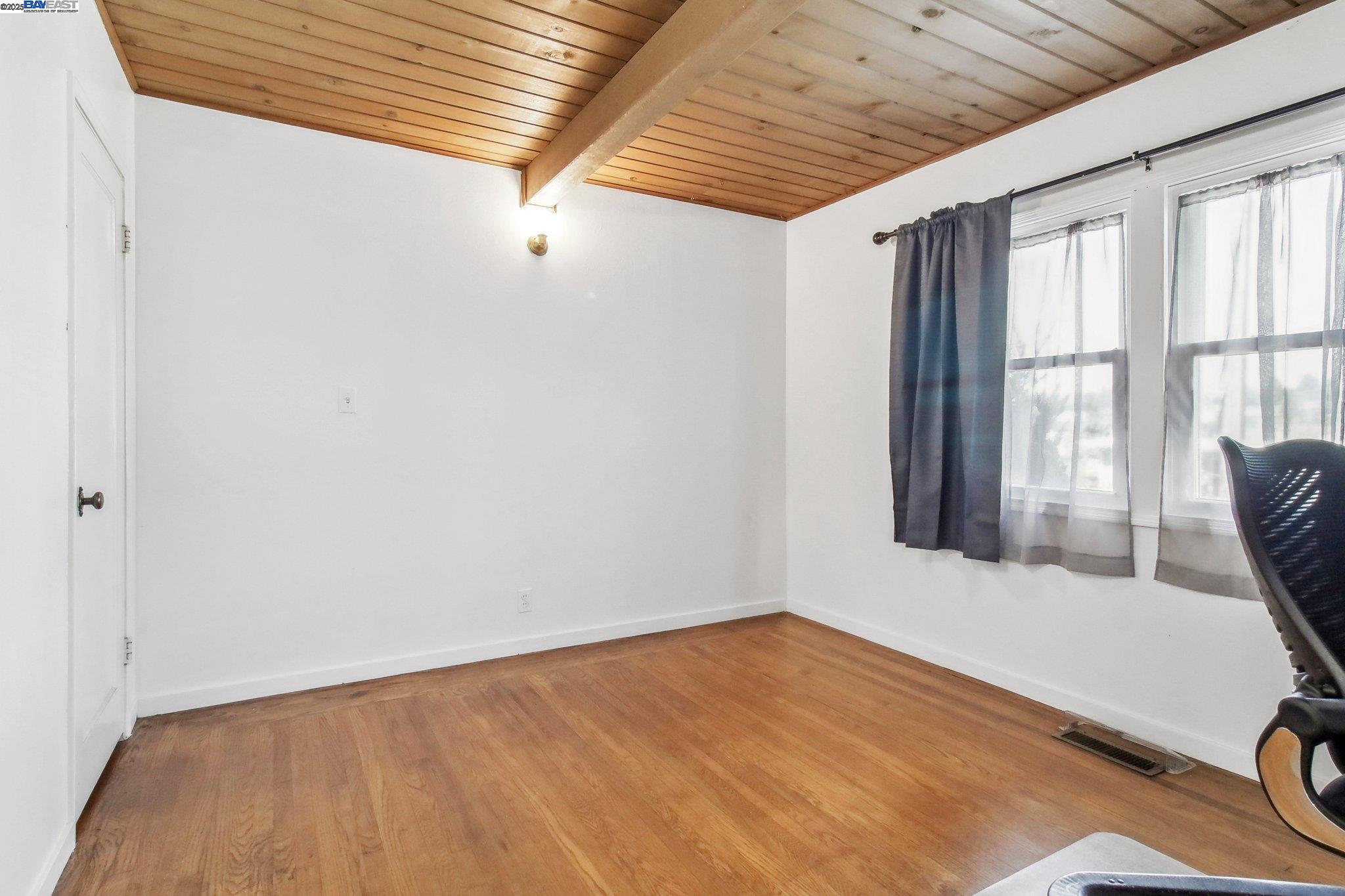 Detail Gallery Image 12 of 22 For 19136 Mayberry Dr, Castro Valley,  CA 94546 - 2 Beds | 1 Baths