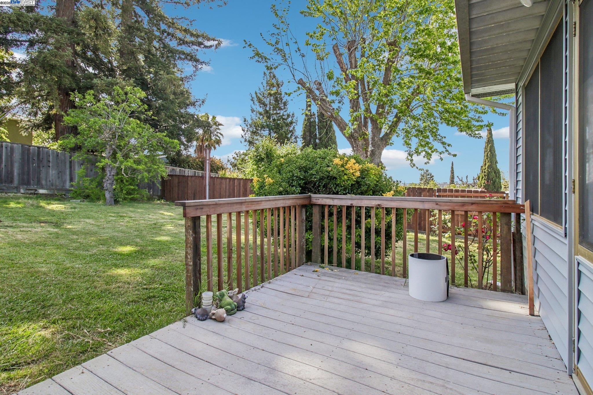 Detail Gallery Image 13 of 22 For 19136 Mayberry Dr, Castro Valley,  CA 94546 - 2 Beds | 1 Baths