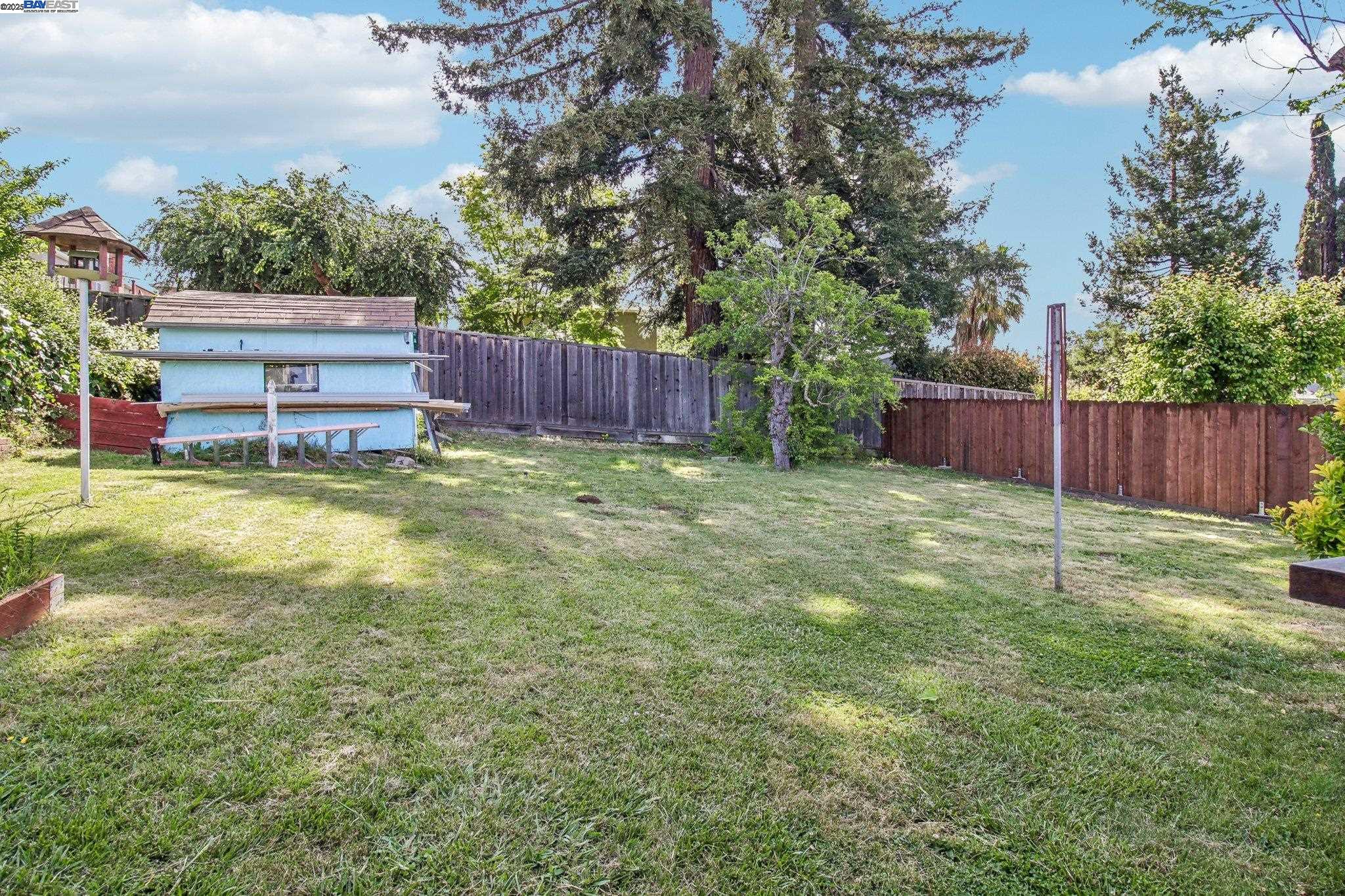 Detail Gallery Image 14 of 22 For 19136 Mayberry Dr, Castro Valley,  CA 94546 - 2 Beds | 1 Baths