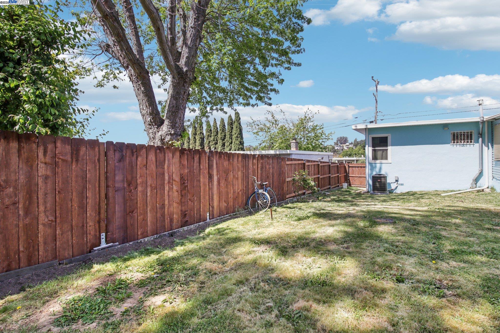 Detail Gallery Image 16 of 22 For 19136 Mayberry Dr, Castro Valley,  CA 94546 - 2 Beds | 1 Baths
