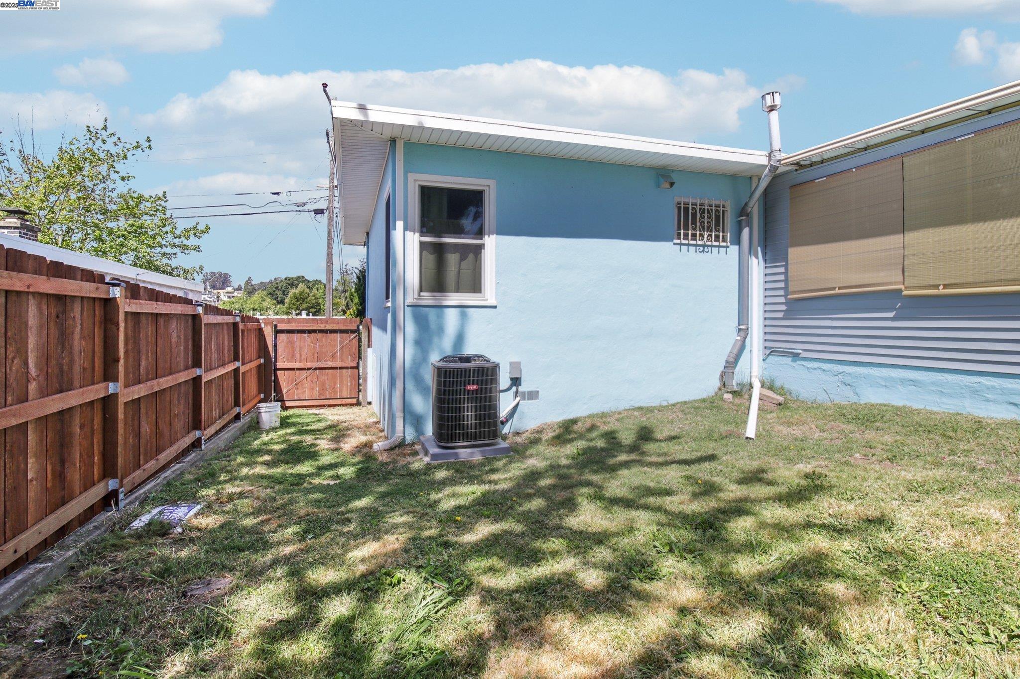 Detail Gallery Image 17 of 22 For 19136 Mayberry Dr, Castro Valley,  CA 94546 - 2 Beds | 1 Baths